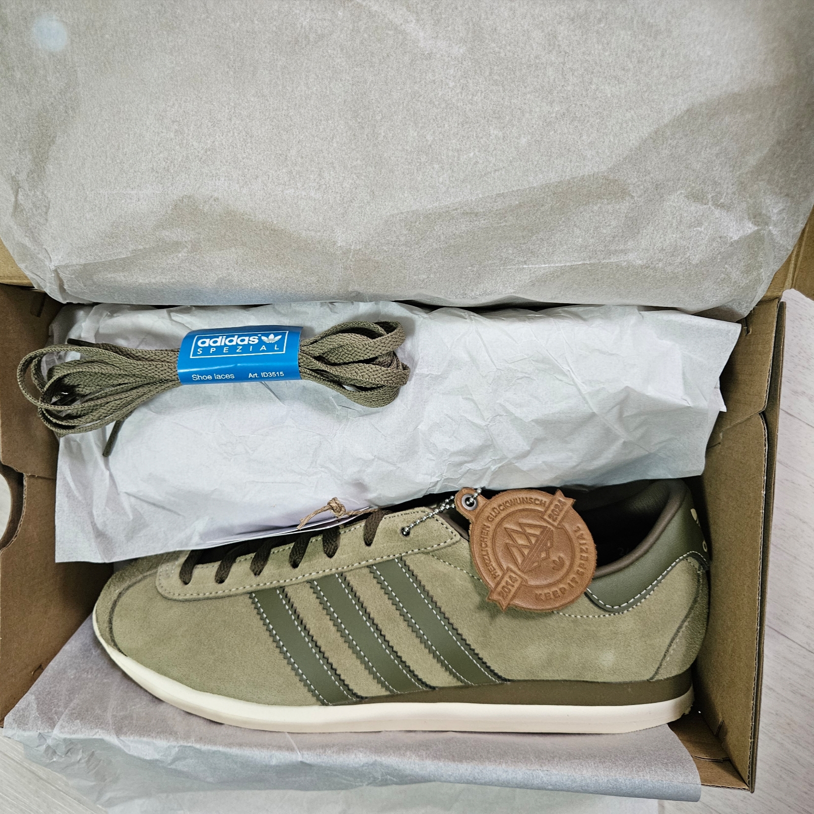 Adidas Moston Super Spezial Cargo Focus Olive 착용 스타일
