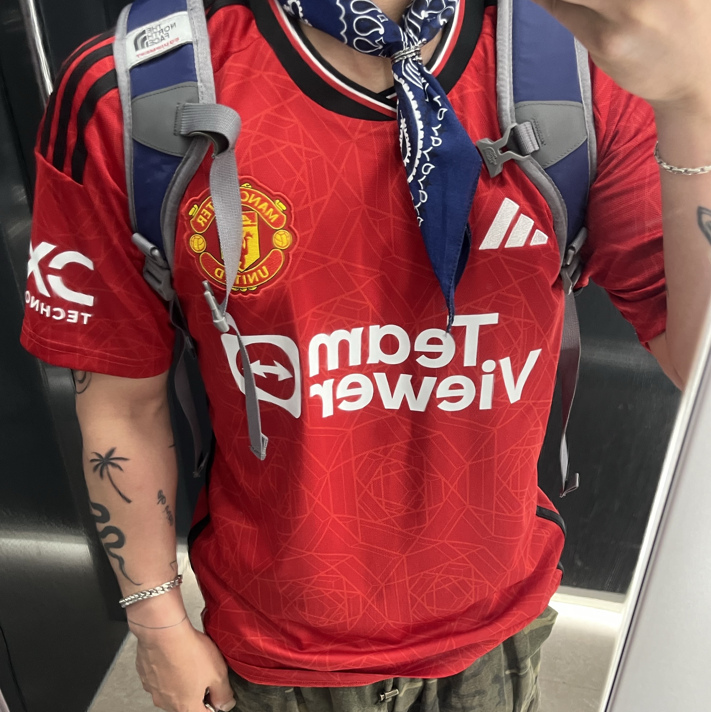 Adidas Manchester United 2023/24 Home Jersey Team Collegiate Red - US Sizing (Non Marking Ver.), Supreme Hav-A-Hank Bandanas Multicolor (Set of 3) - 24SS 착용 스타일 - 1