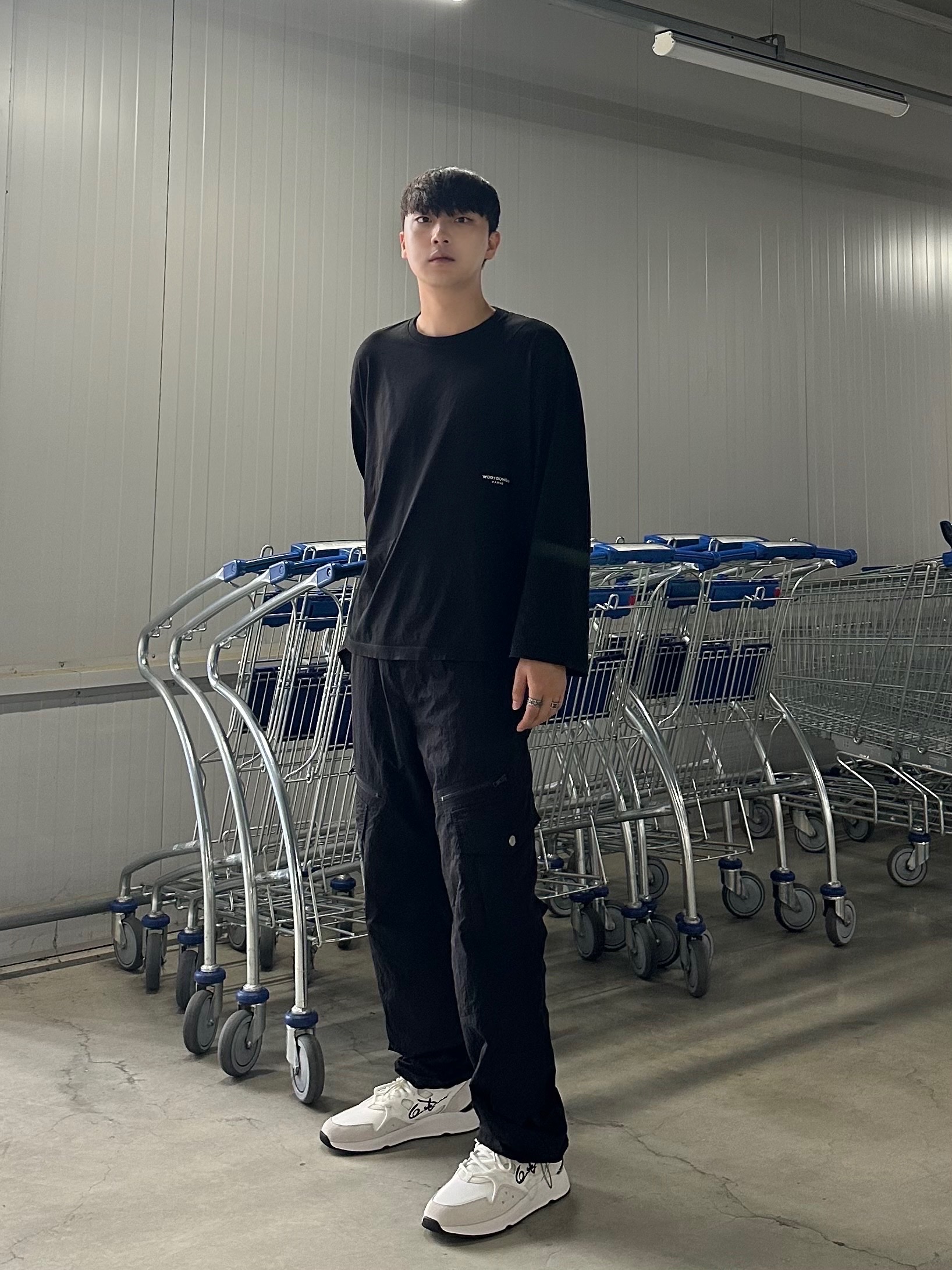 Wooyoungmi Cotton Back Logo Long Sleeve T-Shirt Black - 23FW 착용 스타일 - 1