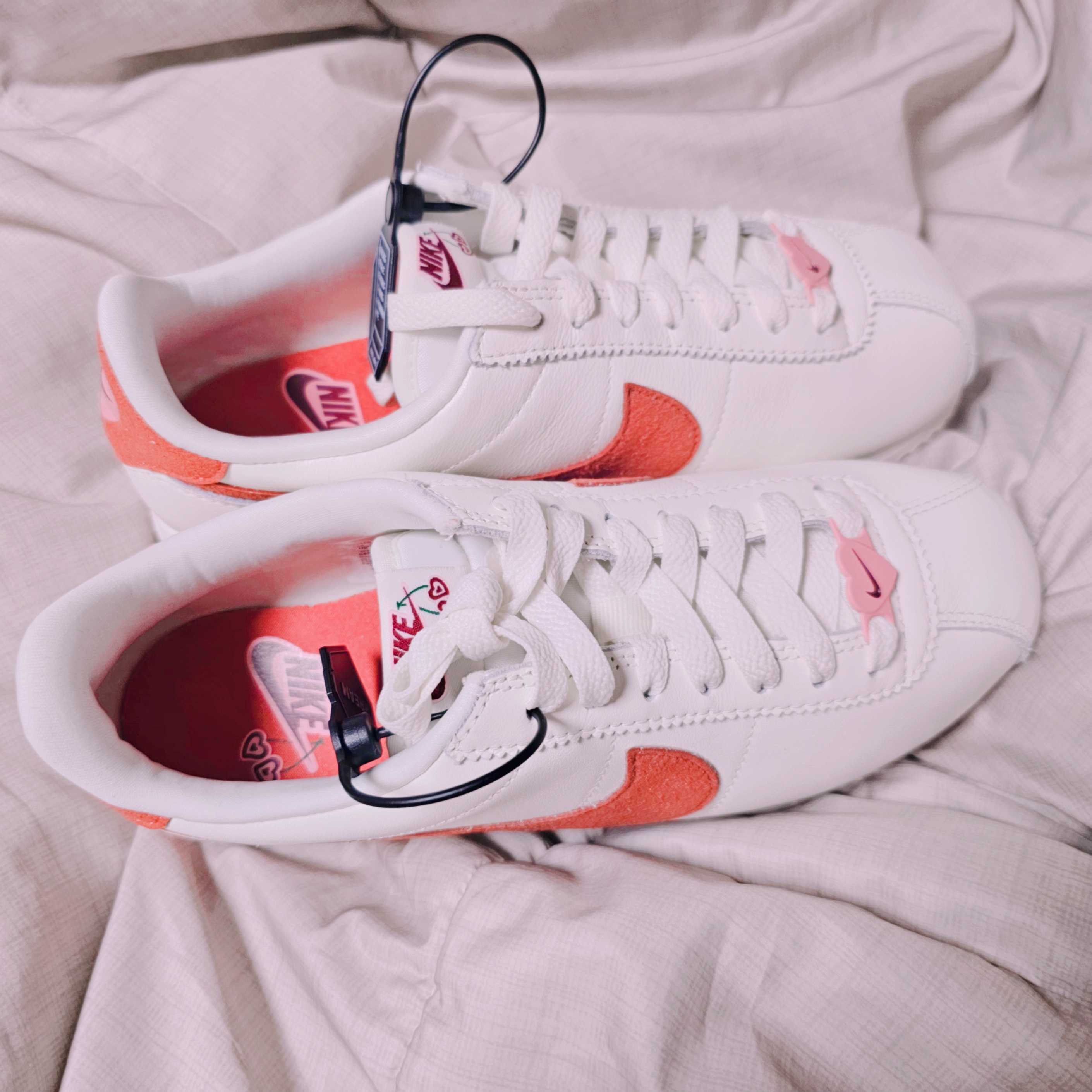 (W) Nike Cortez SE Valentine Day Sail Adobe 착용 스타일