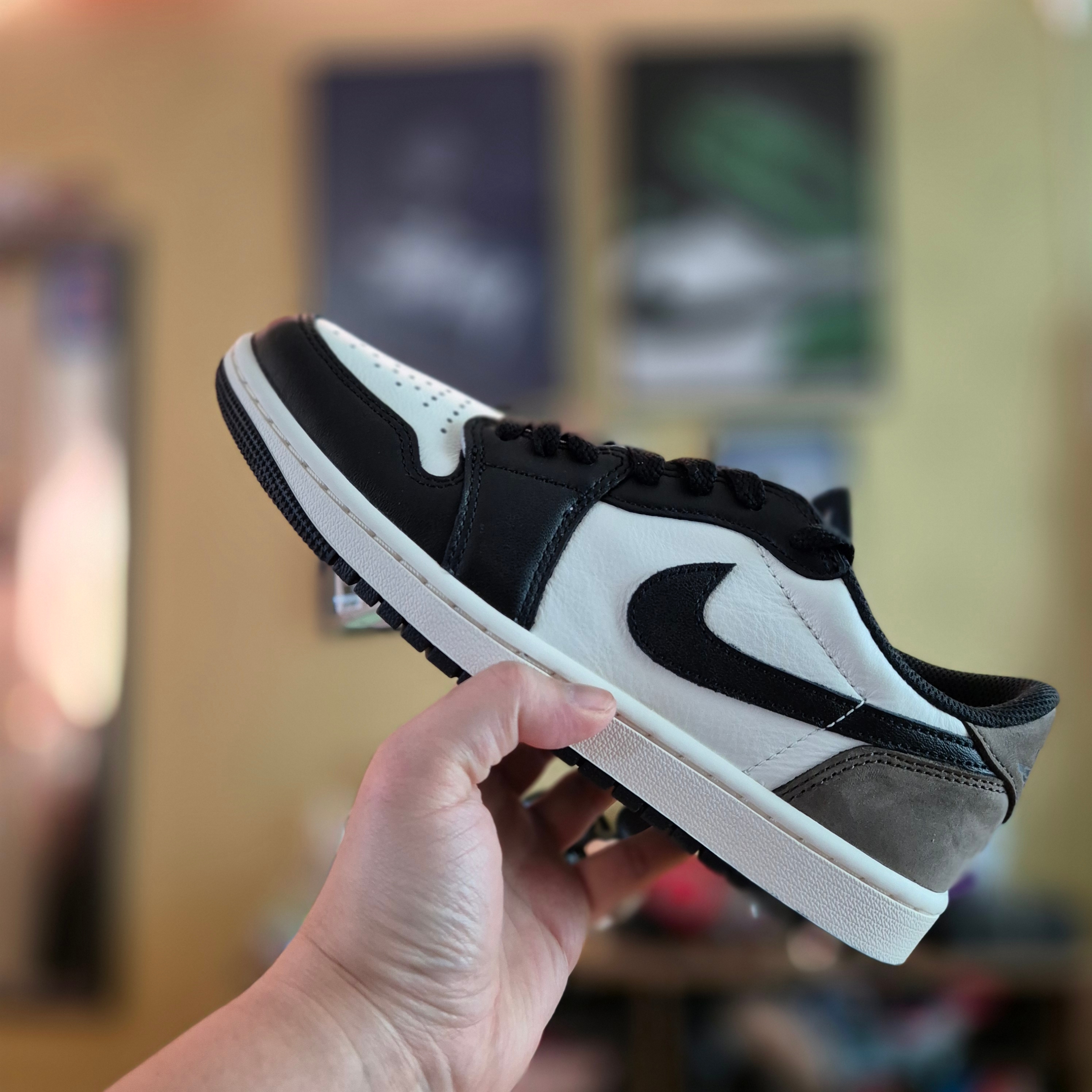 Jordan 1 Retro Low OG Mocha 착용 스타일