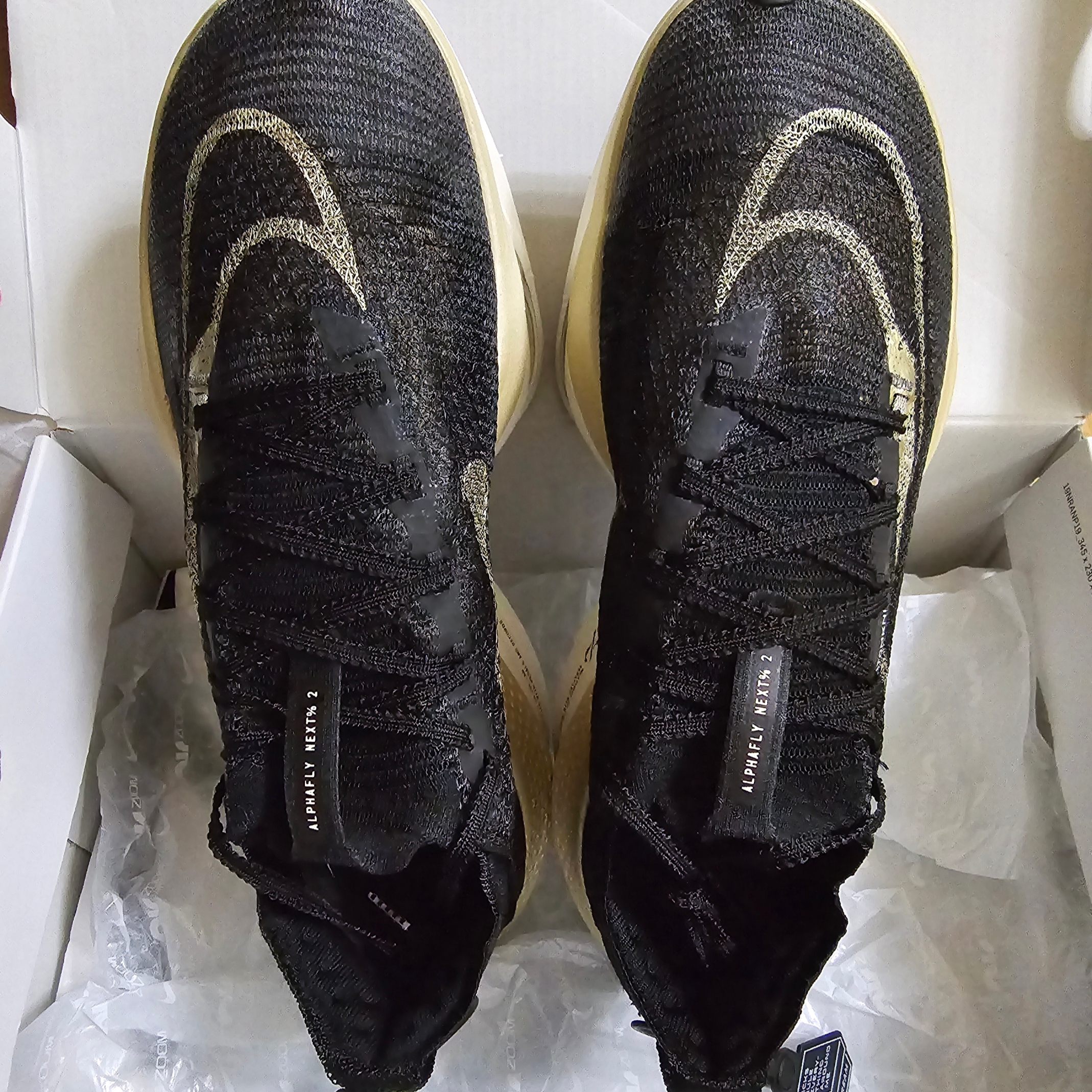 Nike Air Zoom Alphafly Next% 2 Black Metallic Gold Grain 착용 스타일