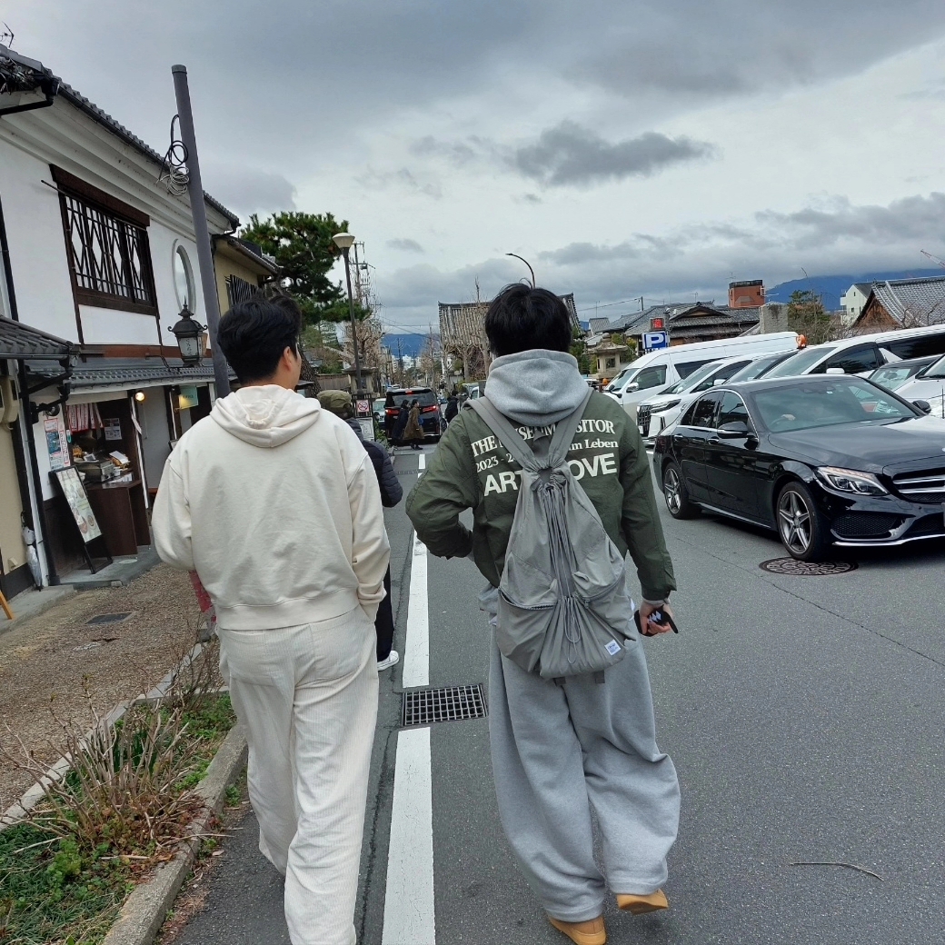 The Museum Visitor 2023 - 2024 Art Love Curved Zipper Windbreaker Khaki, Supreme Fiend Hooded Sweatshirt Heather Grey - 23SS 착용 스타일