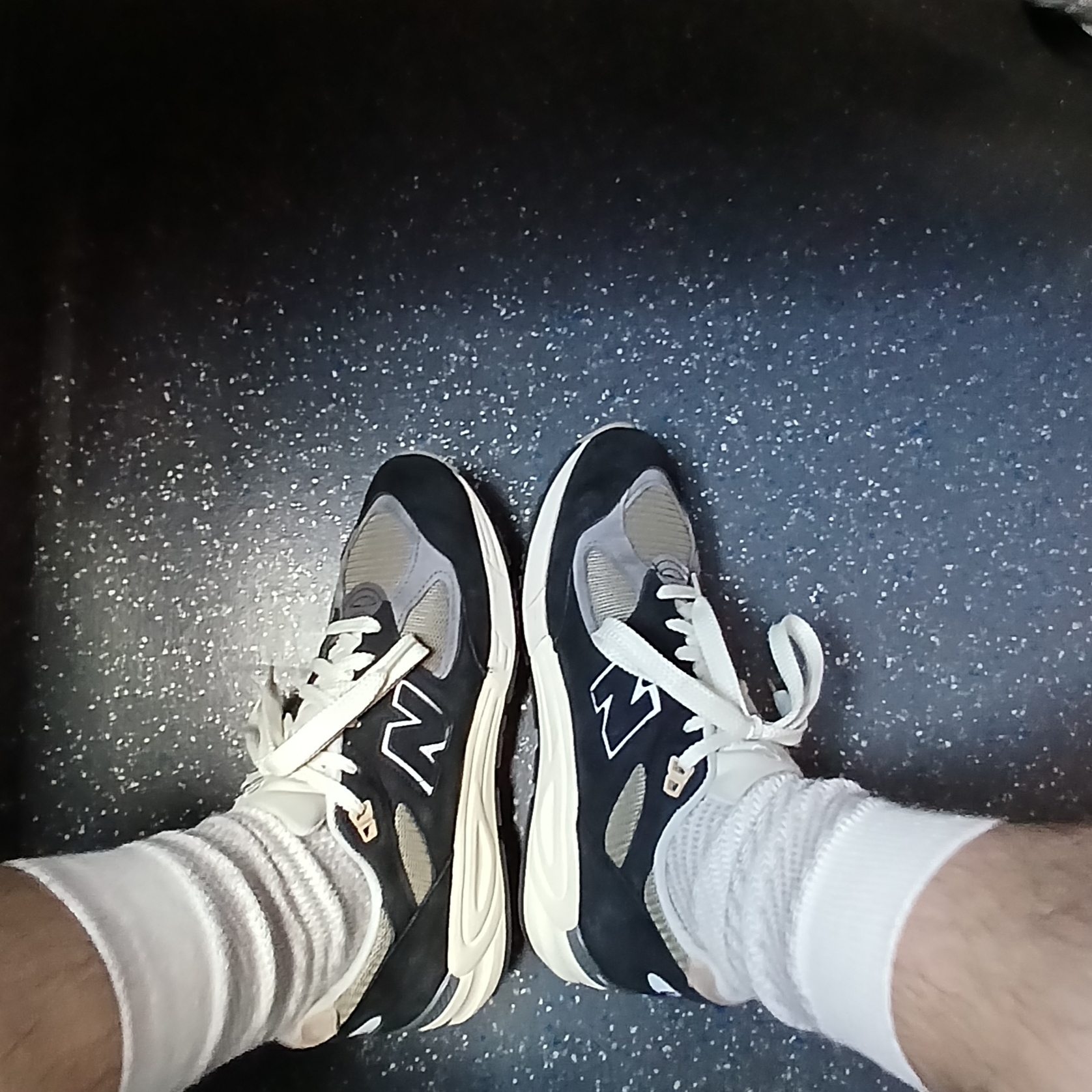 New Balance 990v2 Made in USA Black True camo 착용 스타일