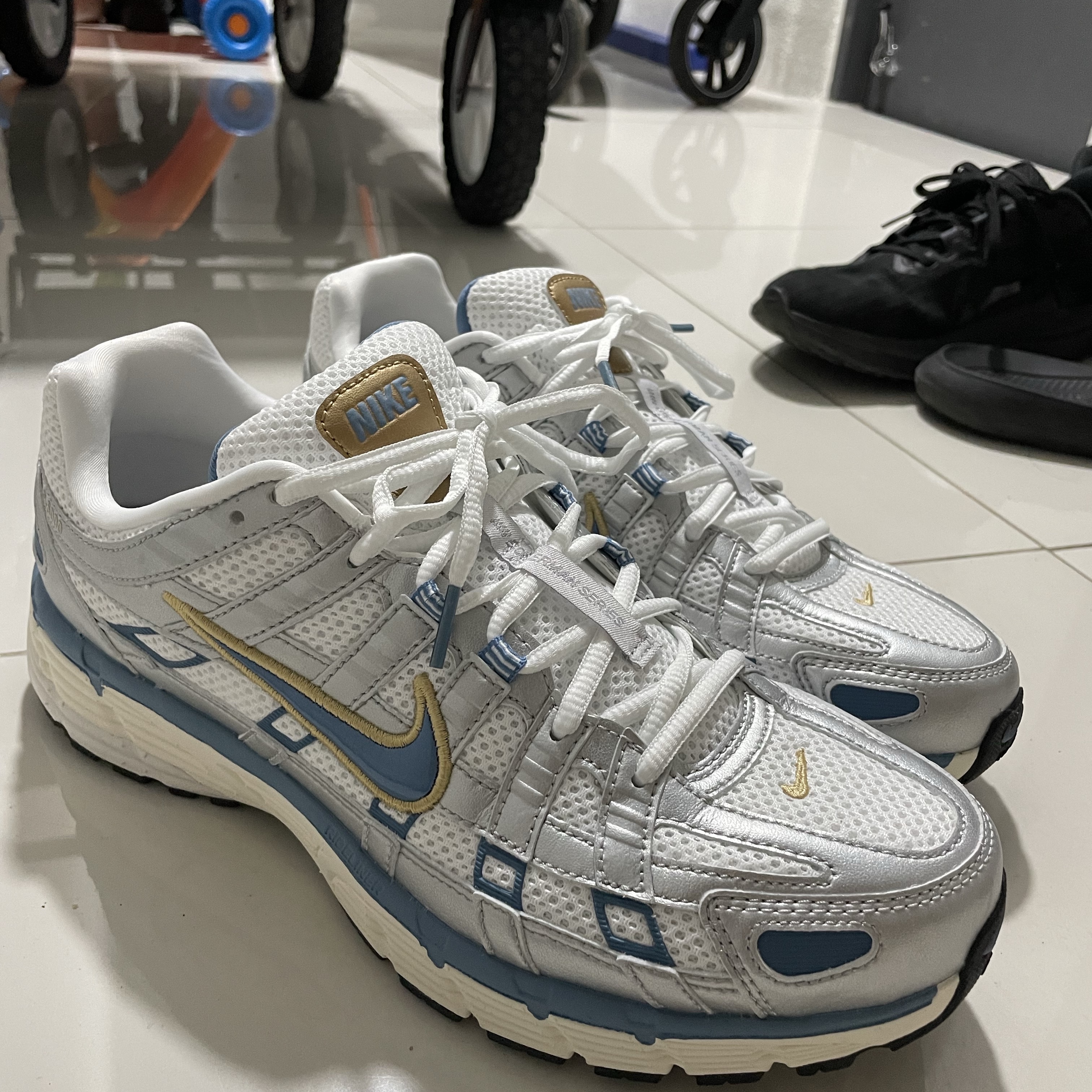 Nike P-6000 White Metallic Silve Pale Ivory Aegean Storm 착용 스타일