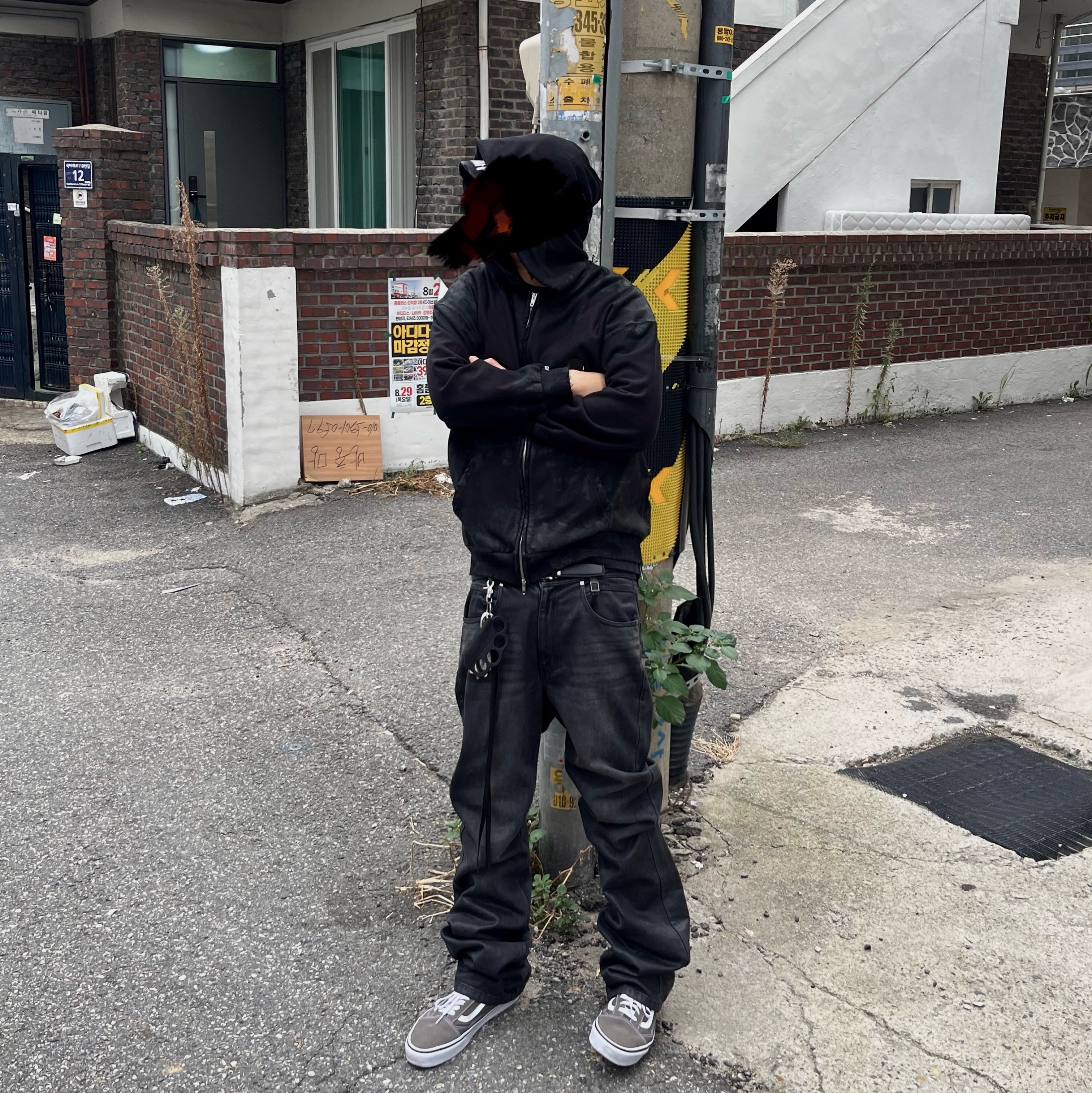 Balenciaga Gaffer Zip-Up Hoodie Small Fit Black 착용 스타일