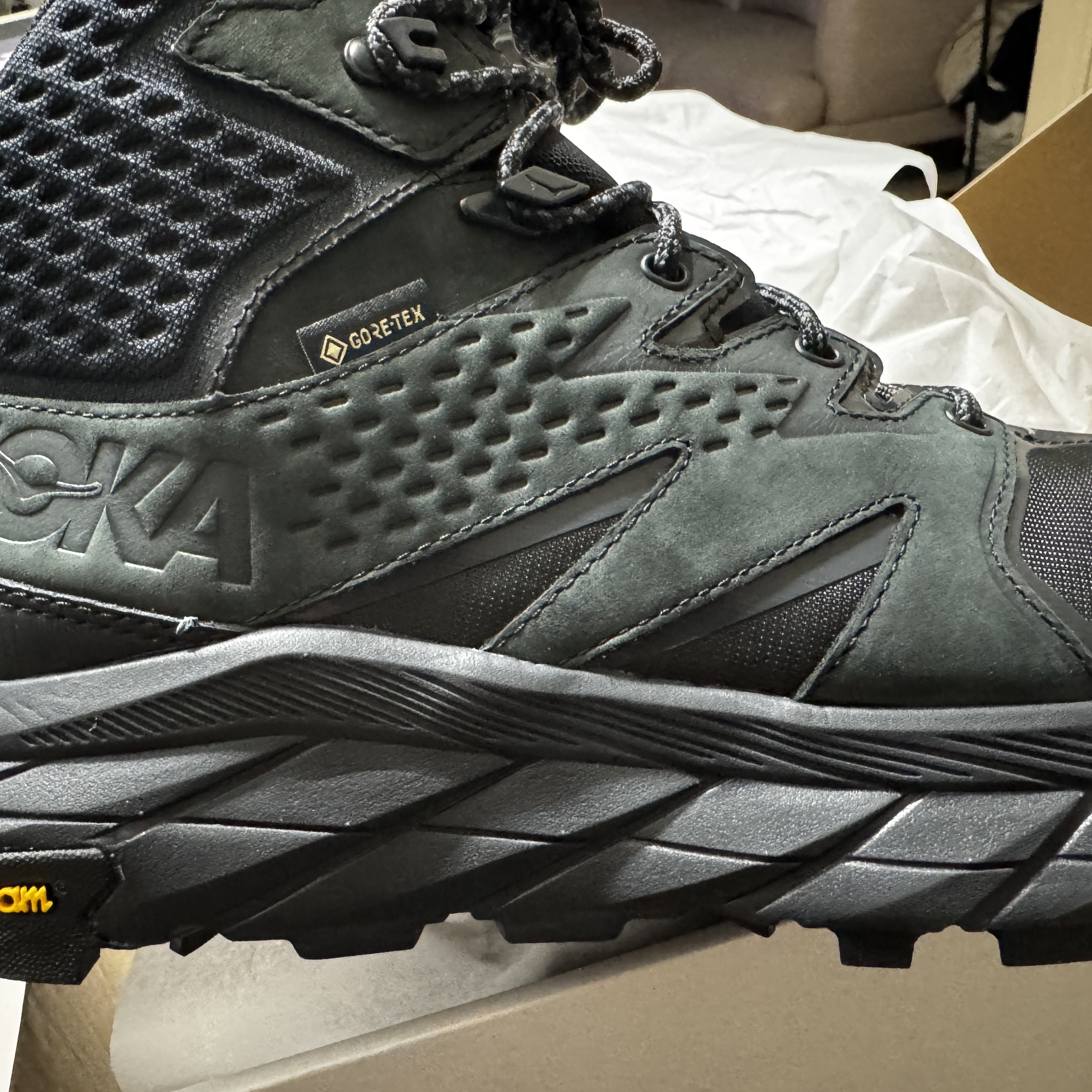 Hoka Anacapa Mid Gore-Tex Black 착용 스타일 - 4