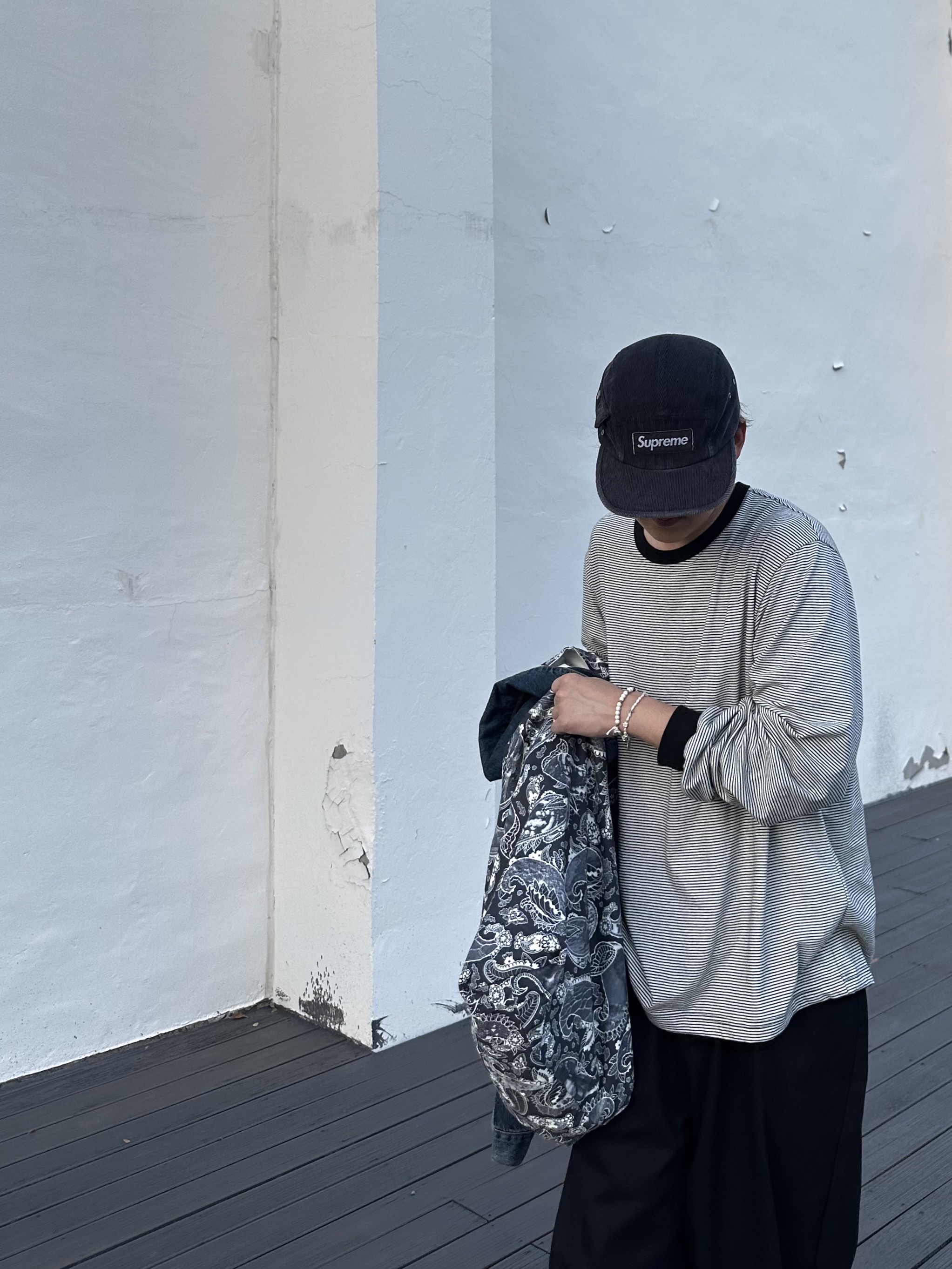 Supreme Corduroy Pocket Camp Cap Black - 24SS, Maison Mihara Yasuhiro Baker OG Sole Broken Suede Low-top Sneakers Black 착용 스타일 - 6
