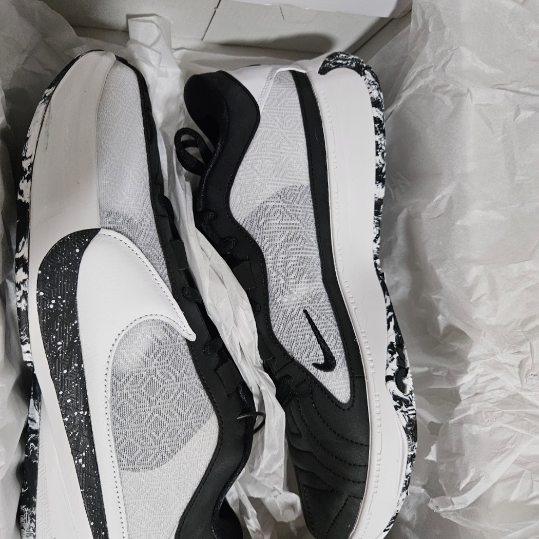 Nike Zoom Freak 5 EP White Black 착용 스타일