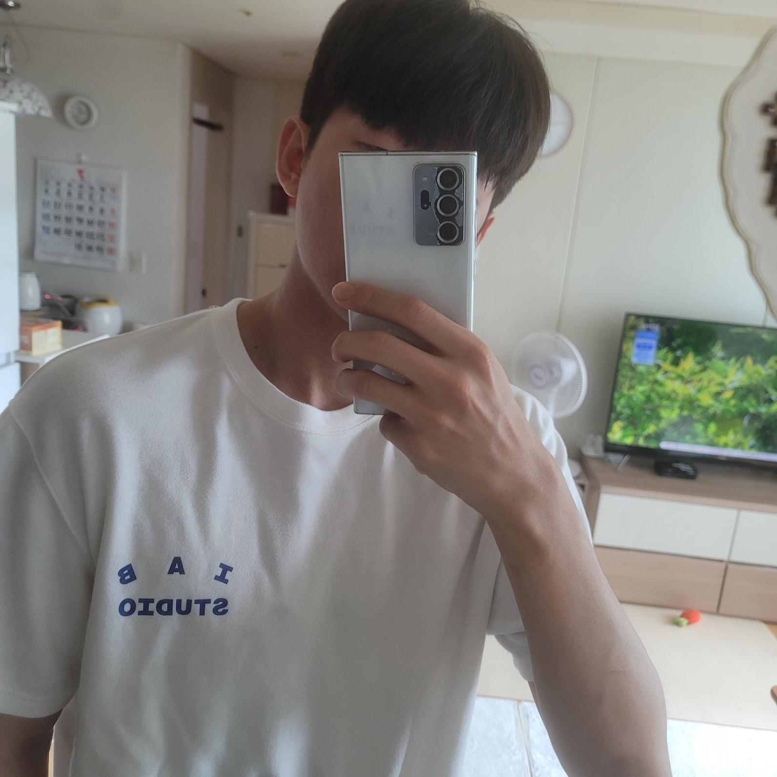 IAB Studio 10th Anniversary T-Shirts Pack White & Black (2 Pack) 착용 스타일 - 2