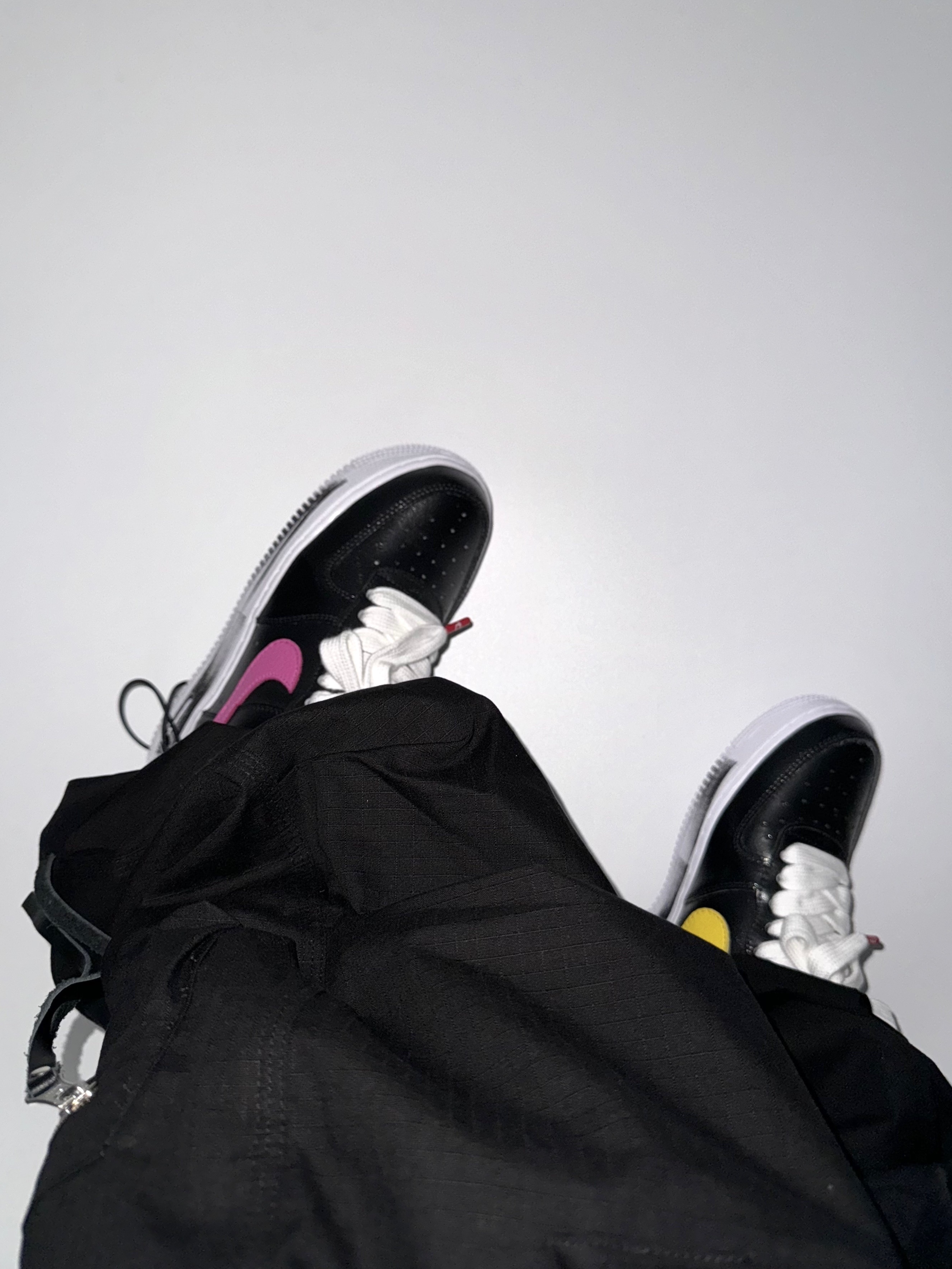 Nike x Peaceminusone Air Force 1 Low Para-Noise 3.0 Black and Multicolor, Wapworks Wide Safety Cargo Pants Black 착용 스타일 - 4