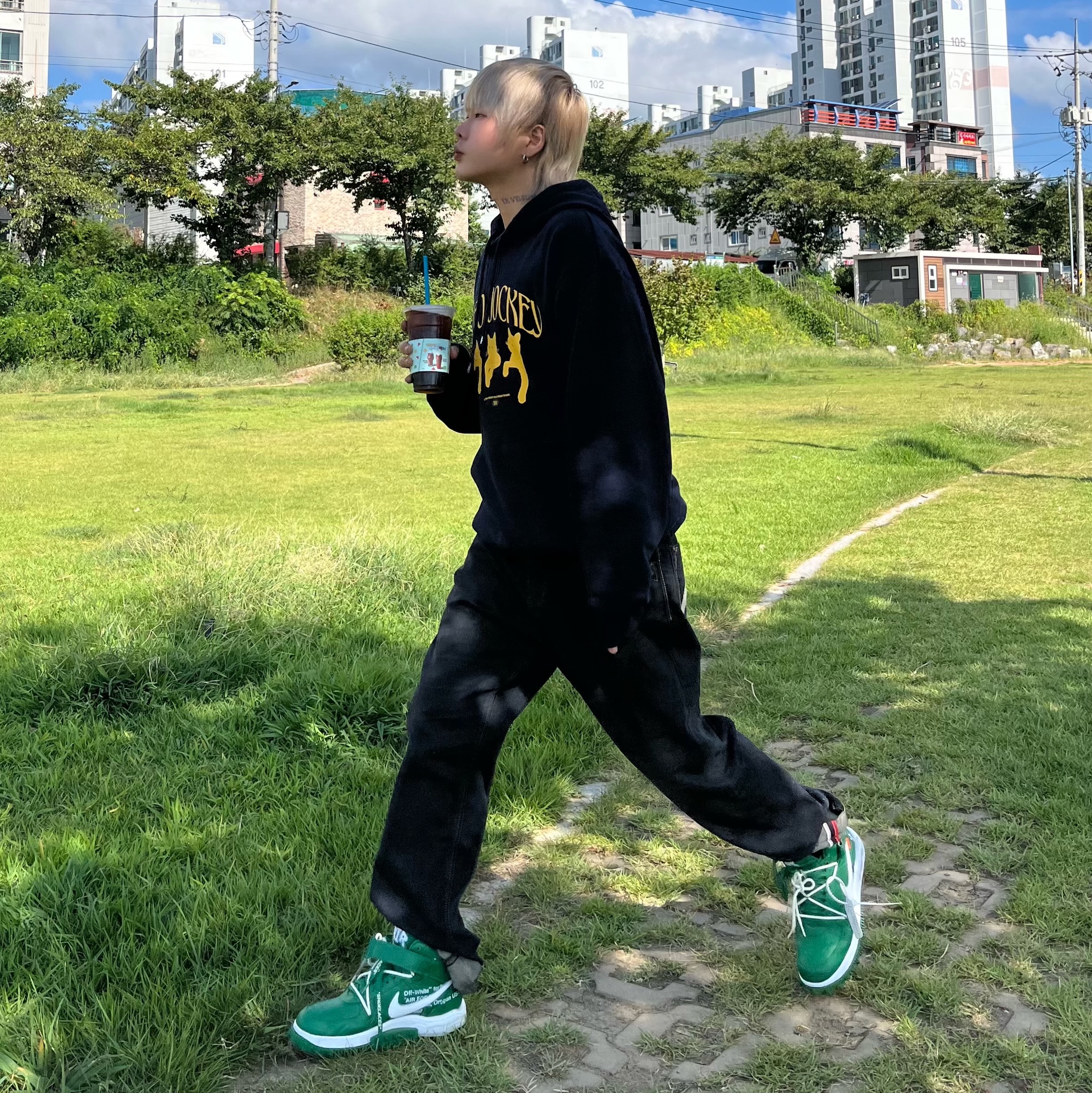 Nike x Off-White Air Force 1 Mid SP Leather Pine Green 착용 스타일 - 2