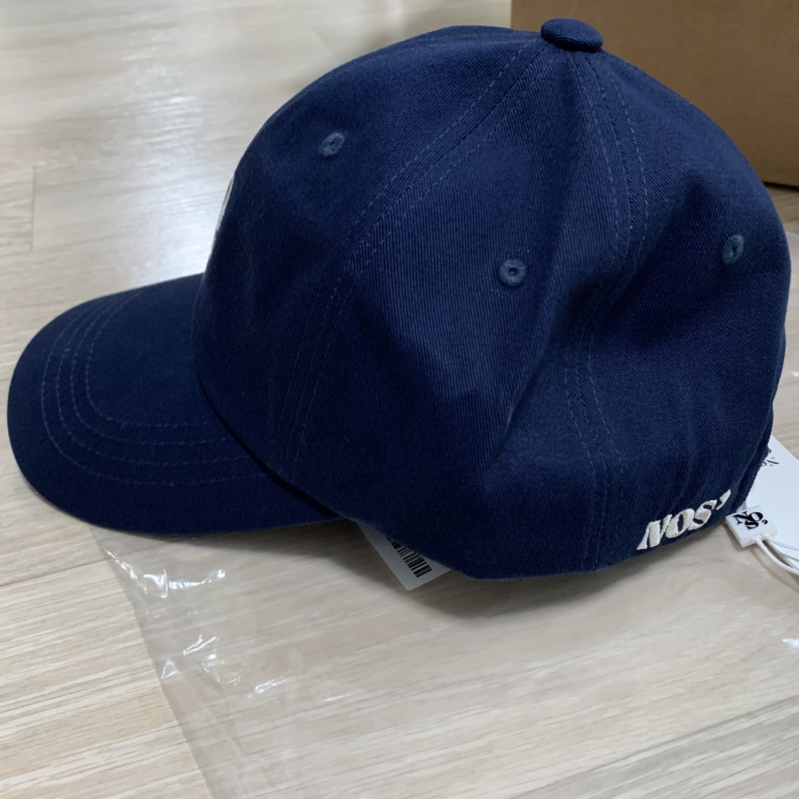NOS7 Ball Cap Navy Ivory 착용 스타일 - 3