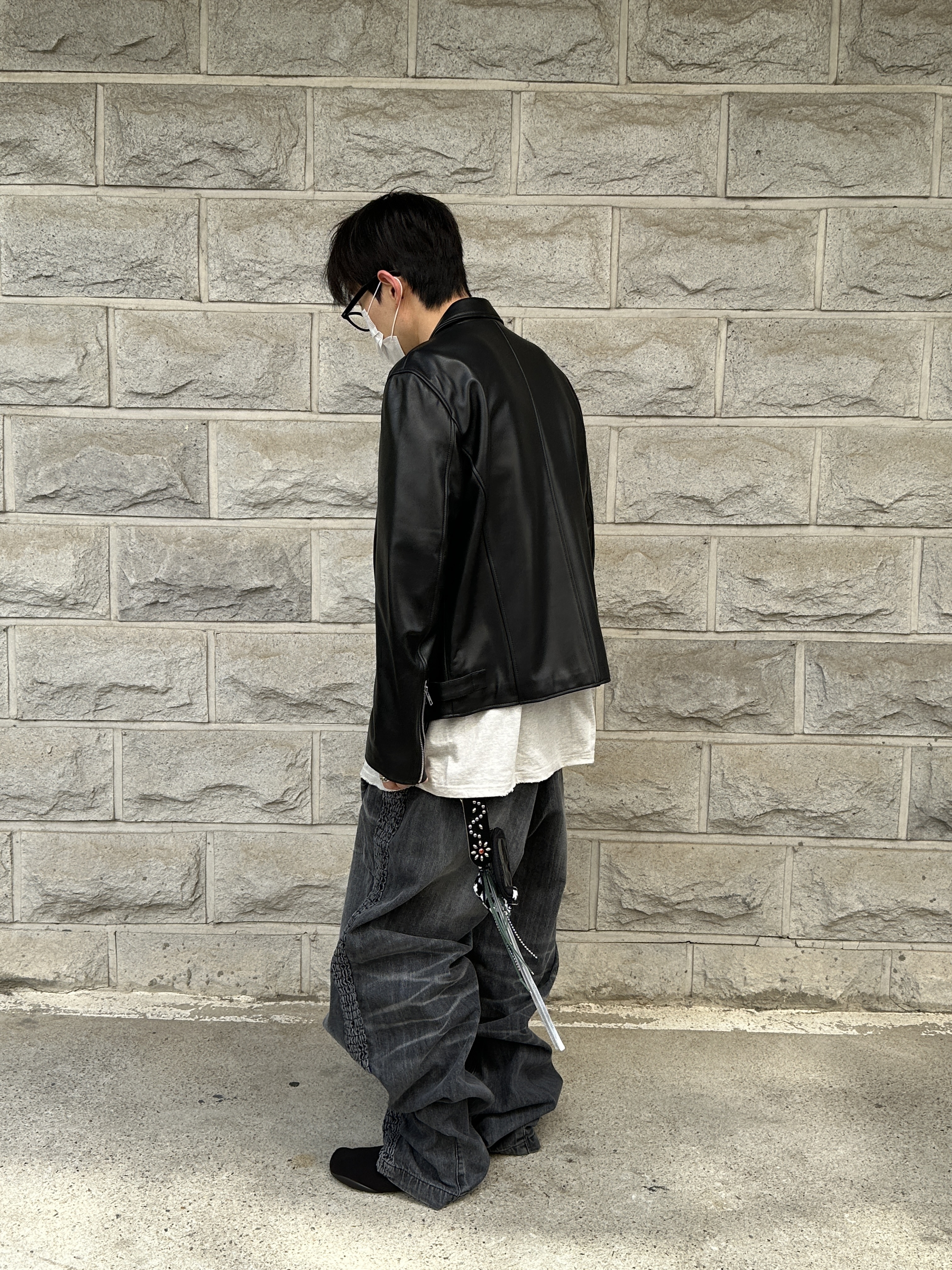 [KREAM 단독] Etce Smocking Baggy Jean Grey, Yeezy YZY Pods Black 착용 스타일 - 3