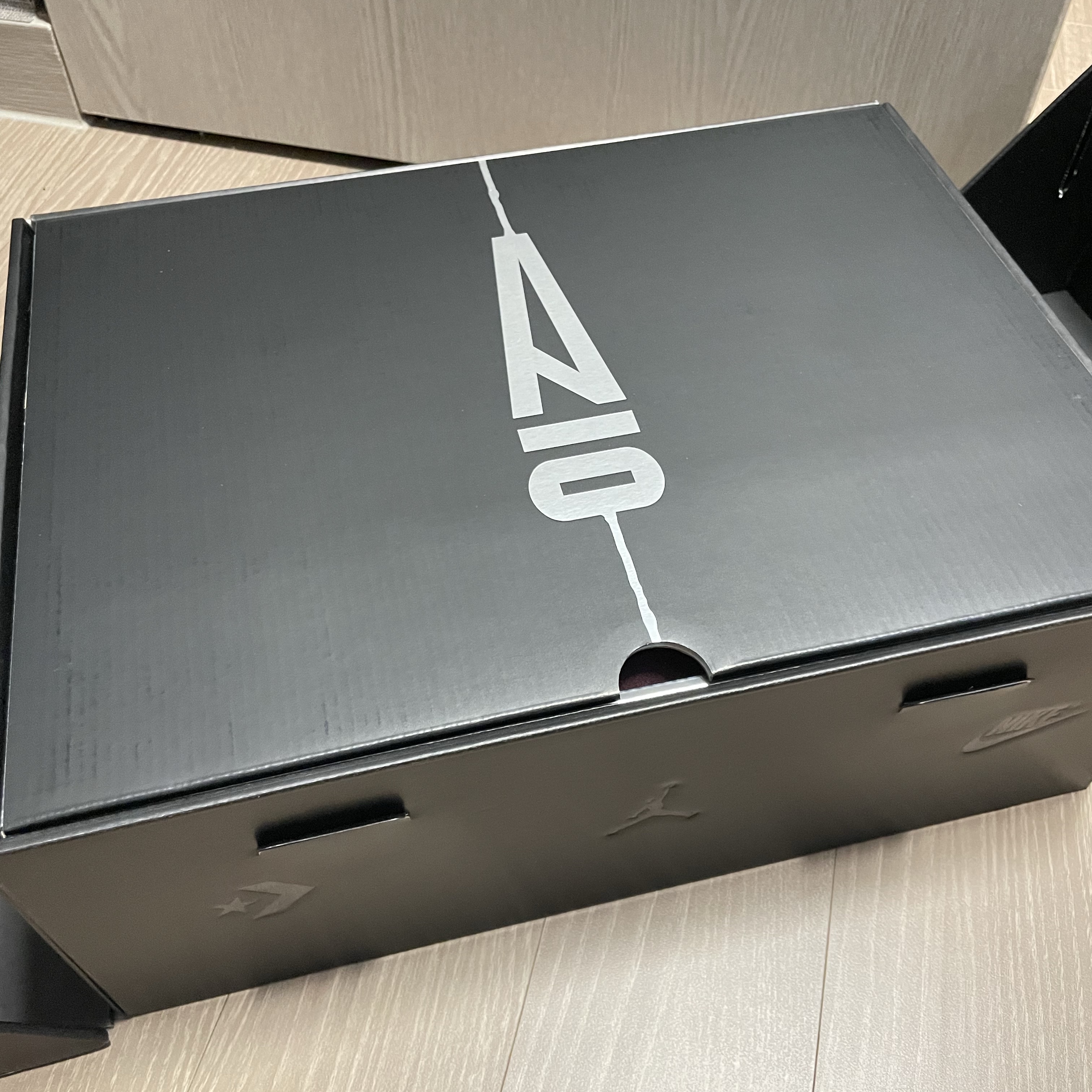 (W) Jordan 3 x A Ma Maniere Retro OG SP Black and Flat Pewter 착용 스타일 - 4