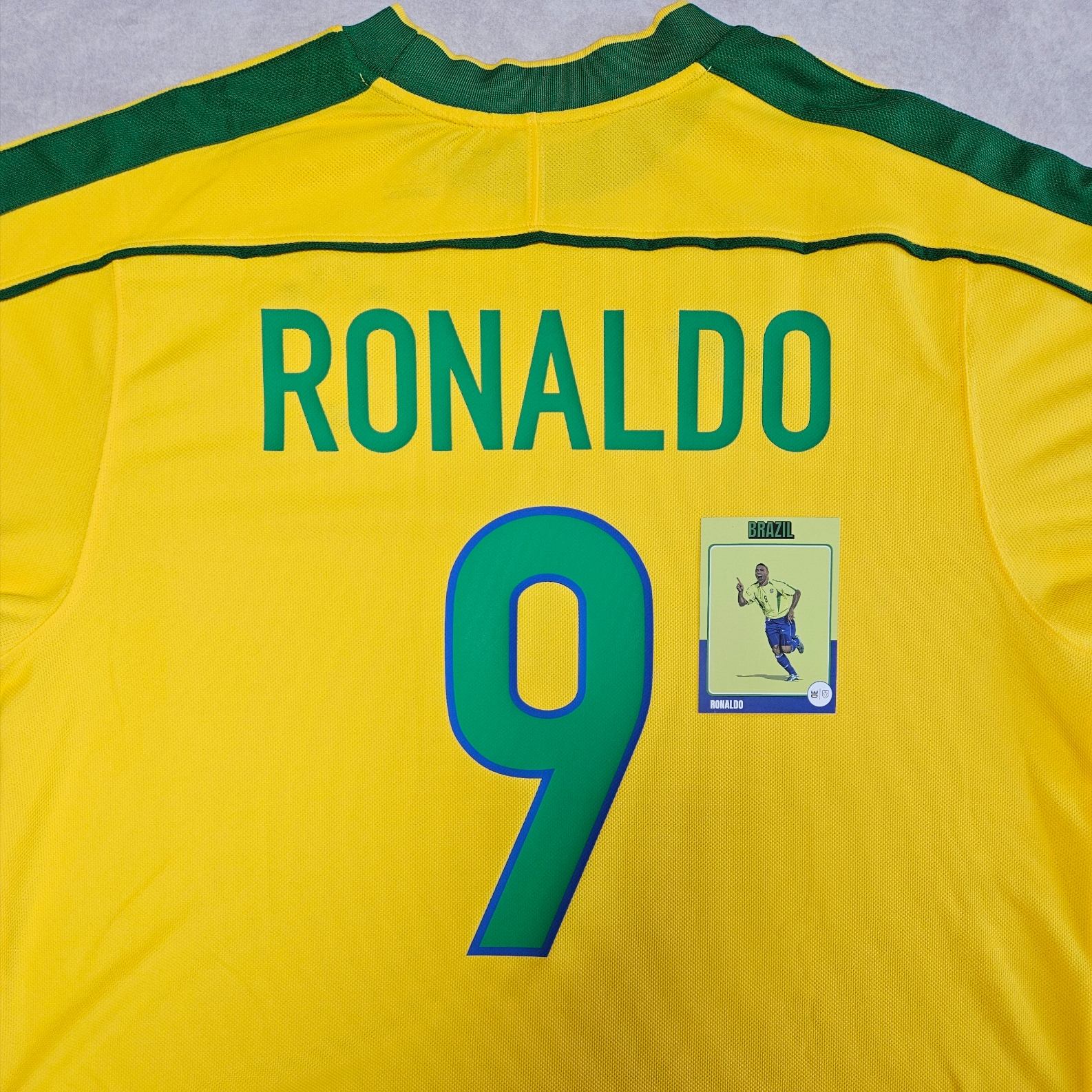 Nike Brazil 1998 Reissue Soccer Replica Jersey Varsity Maize Ronaldo (Marking Ver.) 착용 스타일 - 2