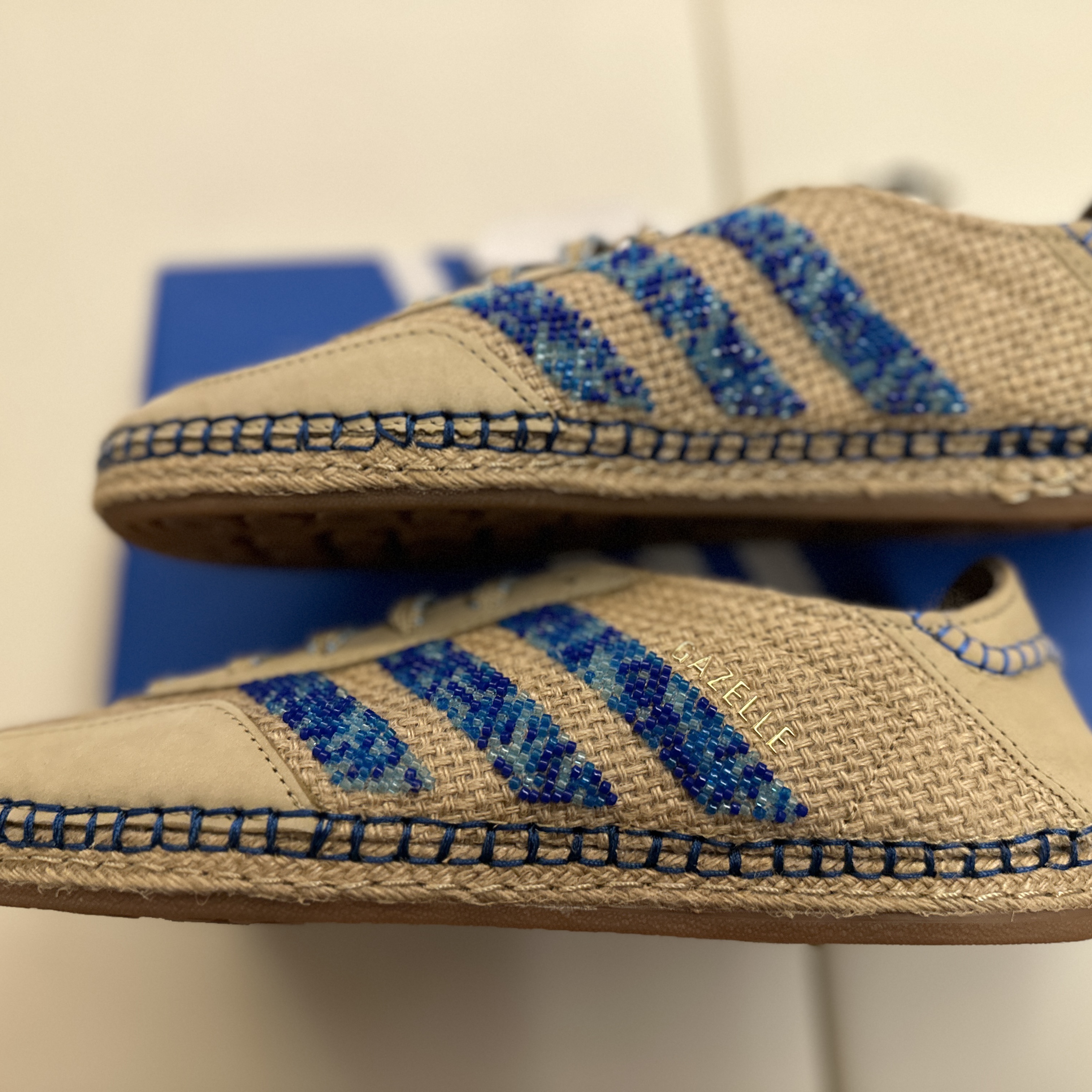 Adidas x Clot Gazelle Linen Khaki Light Blue 착용 스타일 - 3