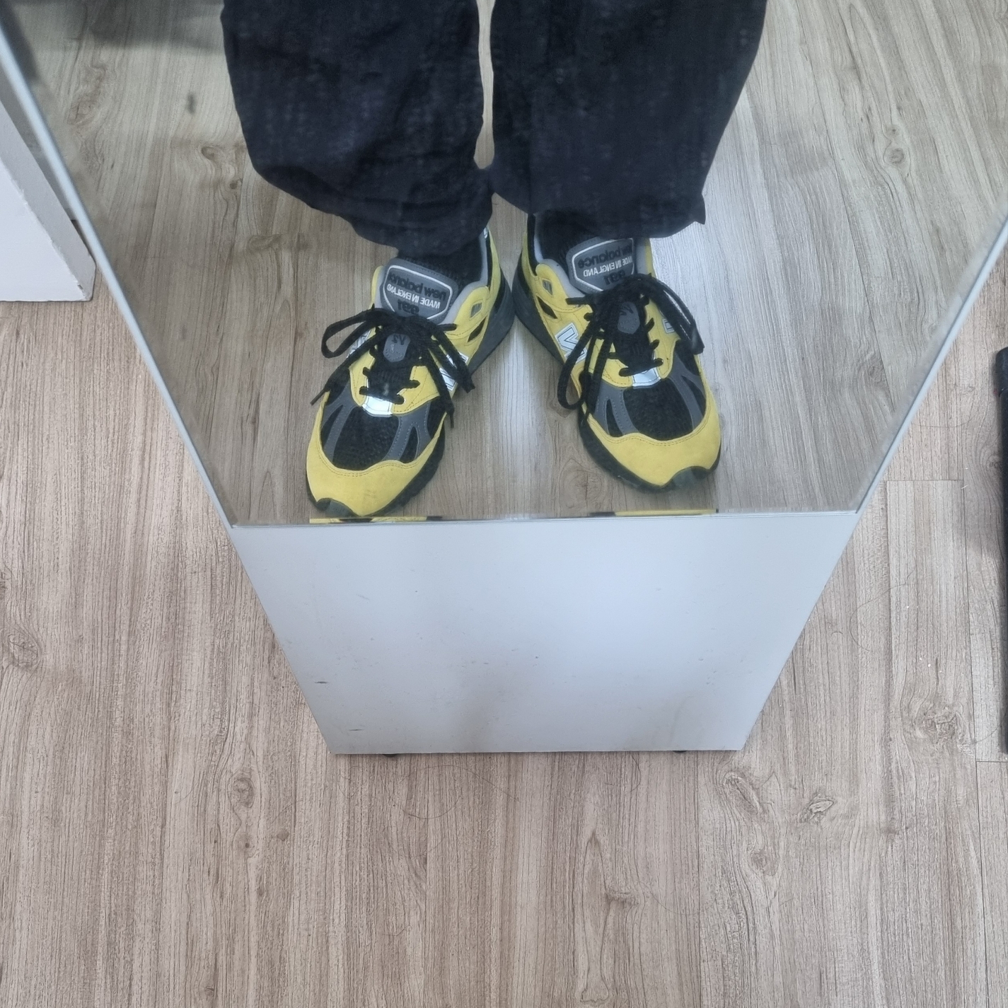 New Balance 991v2 Made in UK Yellow Black - Casestudy Exclusive 착용 스타일 - 2