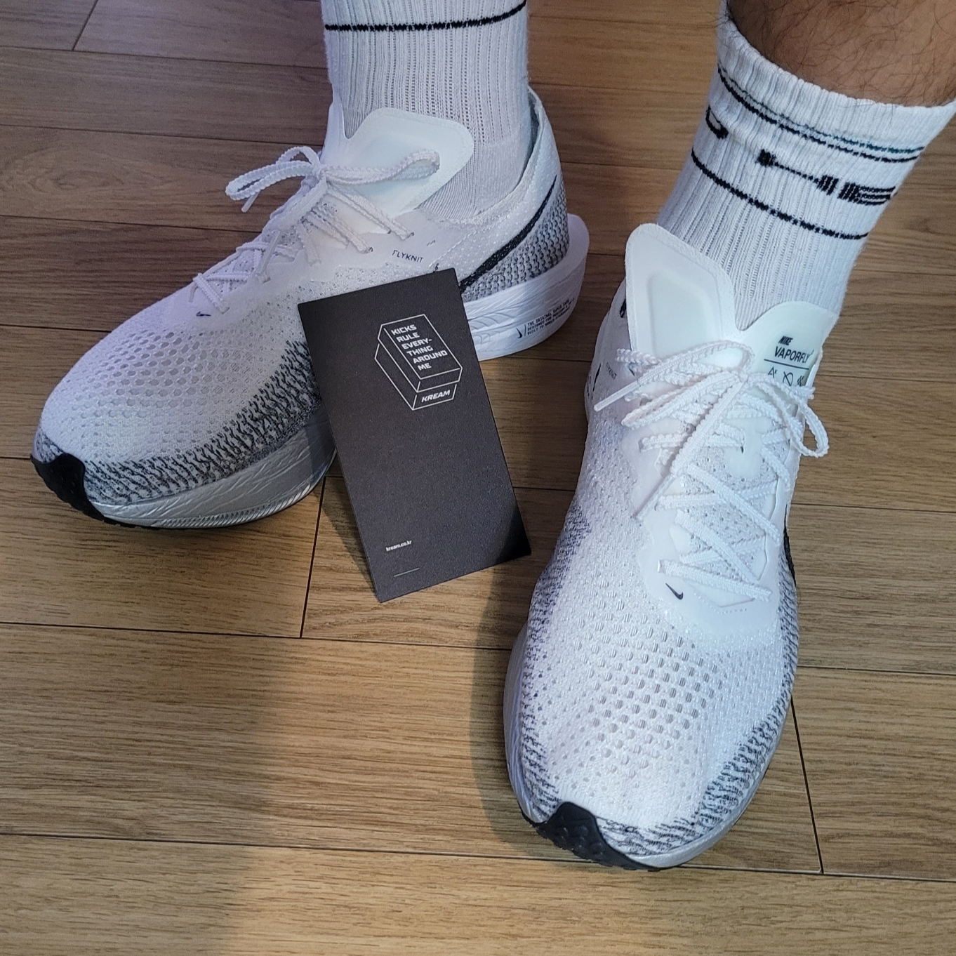 Nike ZoomX Vaporfly Next% 3 White Grey 착용 스타일 - 2