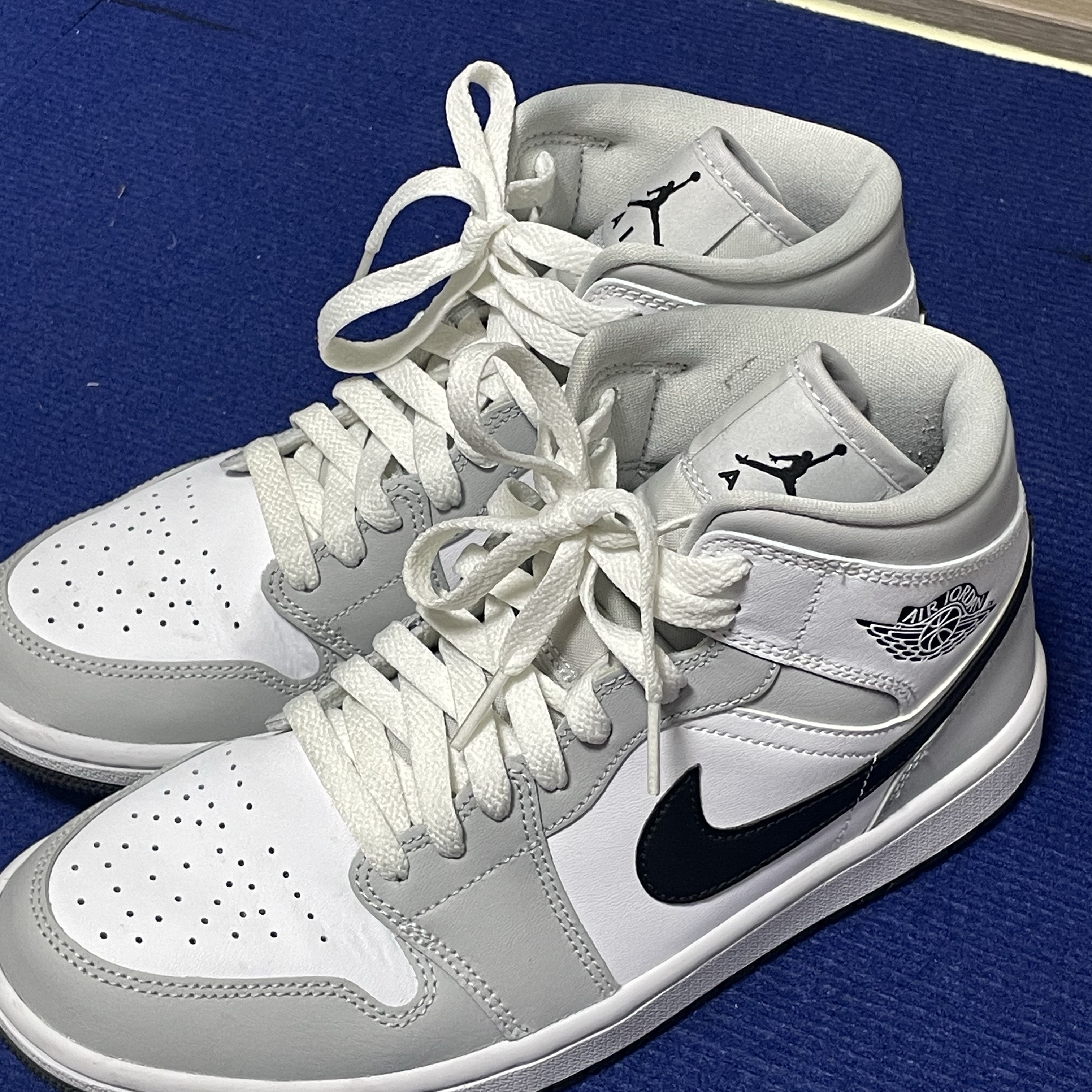 (W) Jordan 1 Mid Grey Fog 착용 스타일 - 1