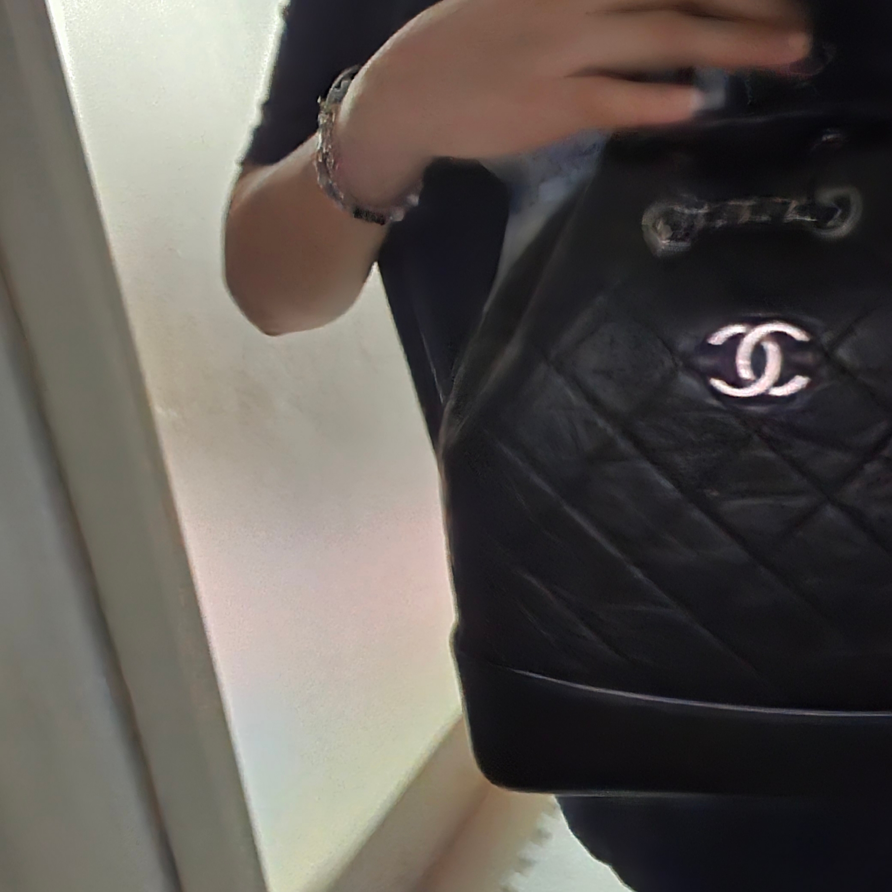 Chanel Small Gabrielle Backpack Aged Calfskin & Gold Silver Black 착용 스타일 - 1