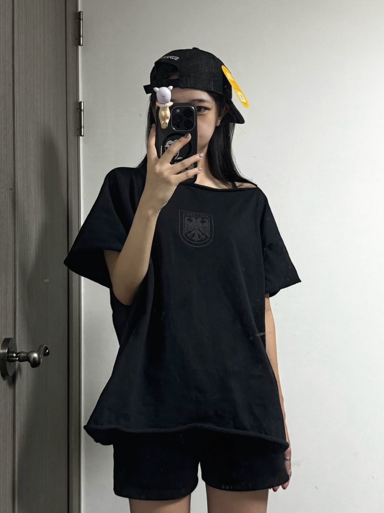 Supreme Cordura Denim Small Box 6-Panel Black - 24SS, Yeezy Vultures Box T-Shirt Black 착용 스타일 - 1