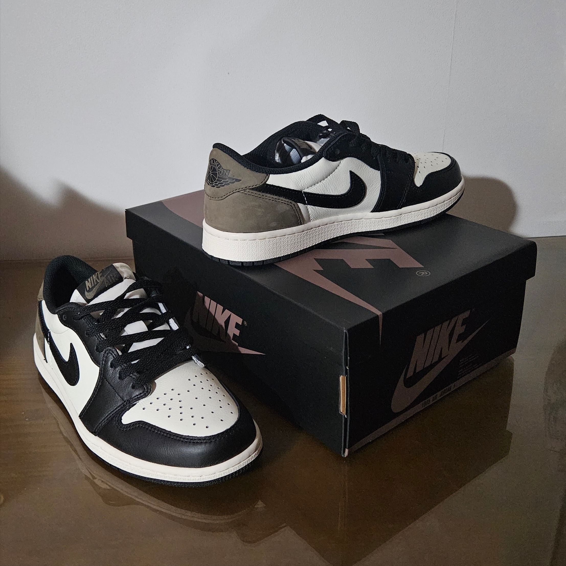 Jordan 1 Retro Low OG Mocha 착용 스타일