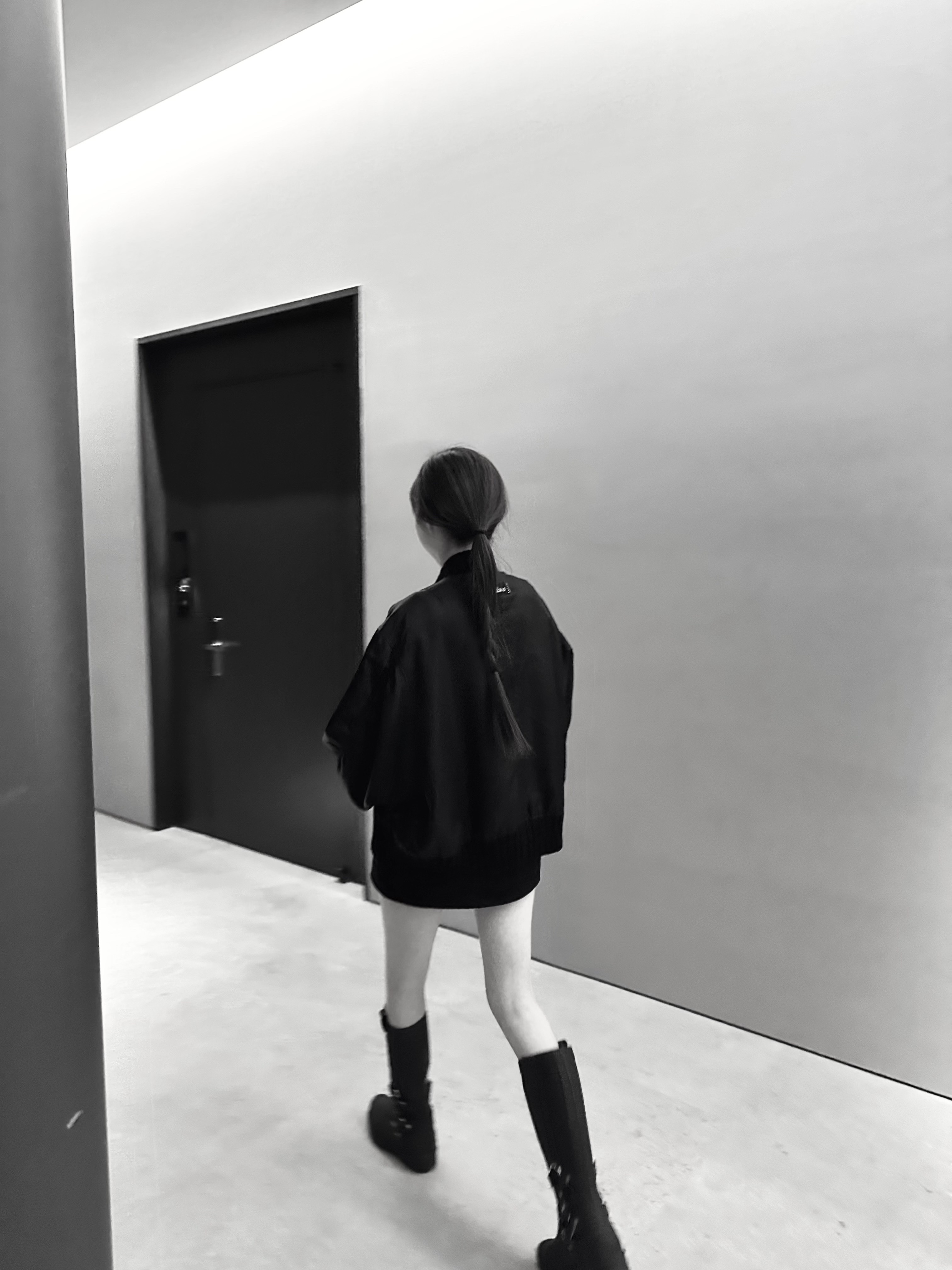 (W) Hunter x Andersson Bell Original 2.0 Tall Boots Black, Miu Miu Arcadie Large Leather Bag Black 착용 스타일 - 4