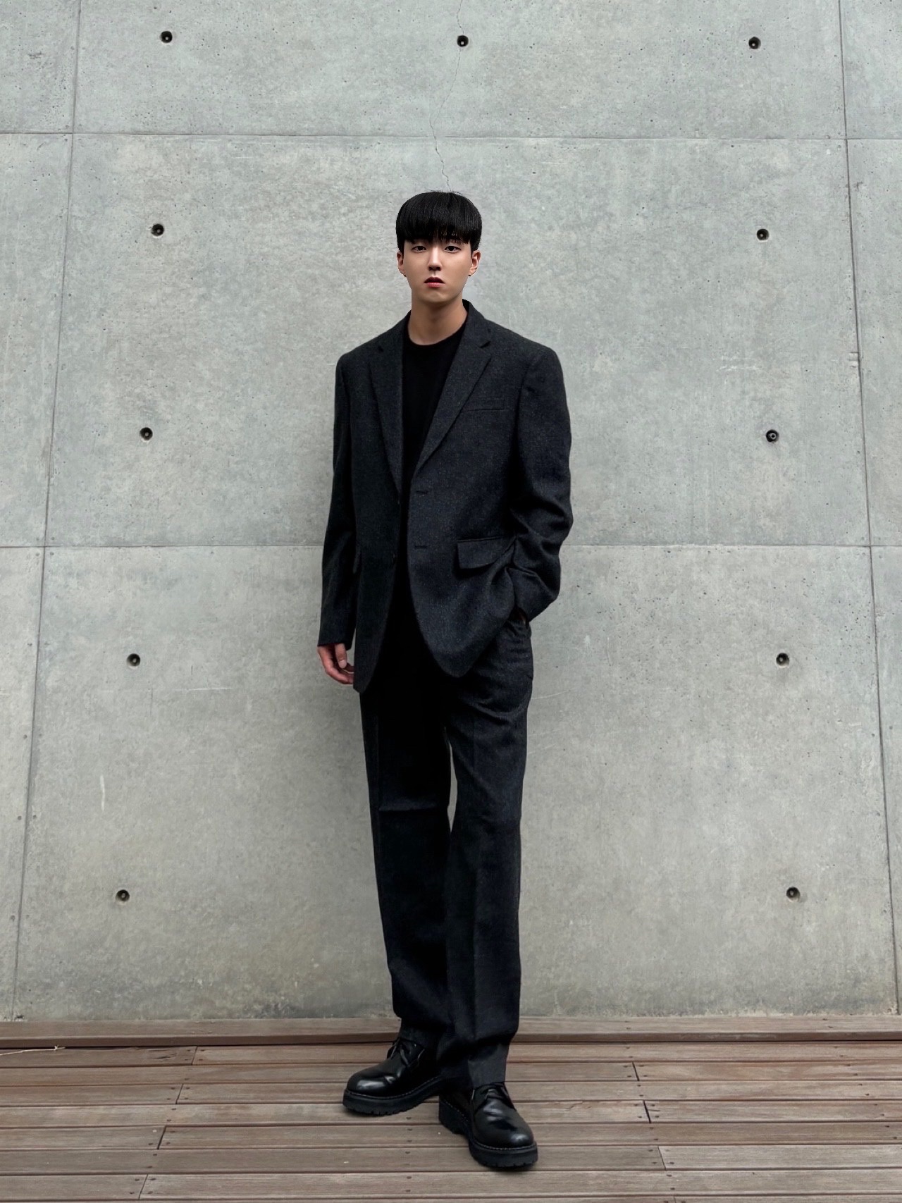 (W) Celine Triomphe Rangers Derby with Perforated Triomphe in Polished Bull Black 착용 스타일 - 1