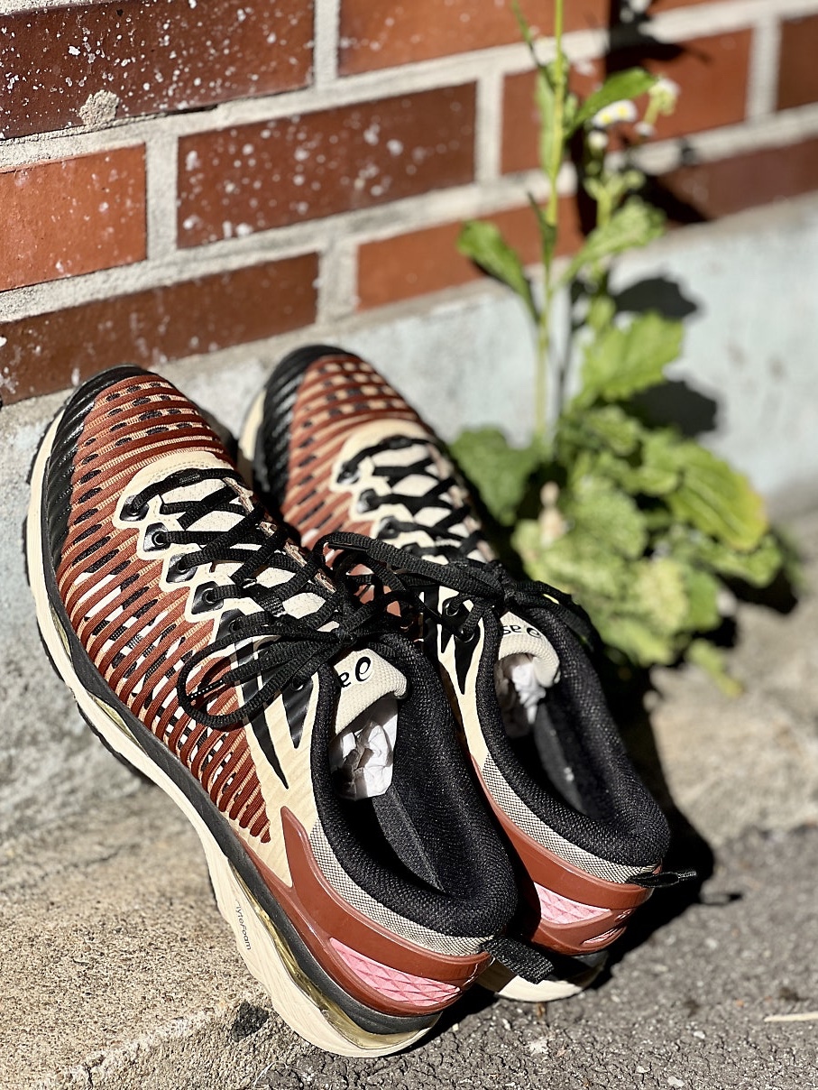 Asics x Kiko Kostadinov Gel-Delva 1 Caramel 착용 스타일 - 1