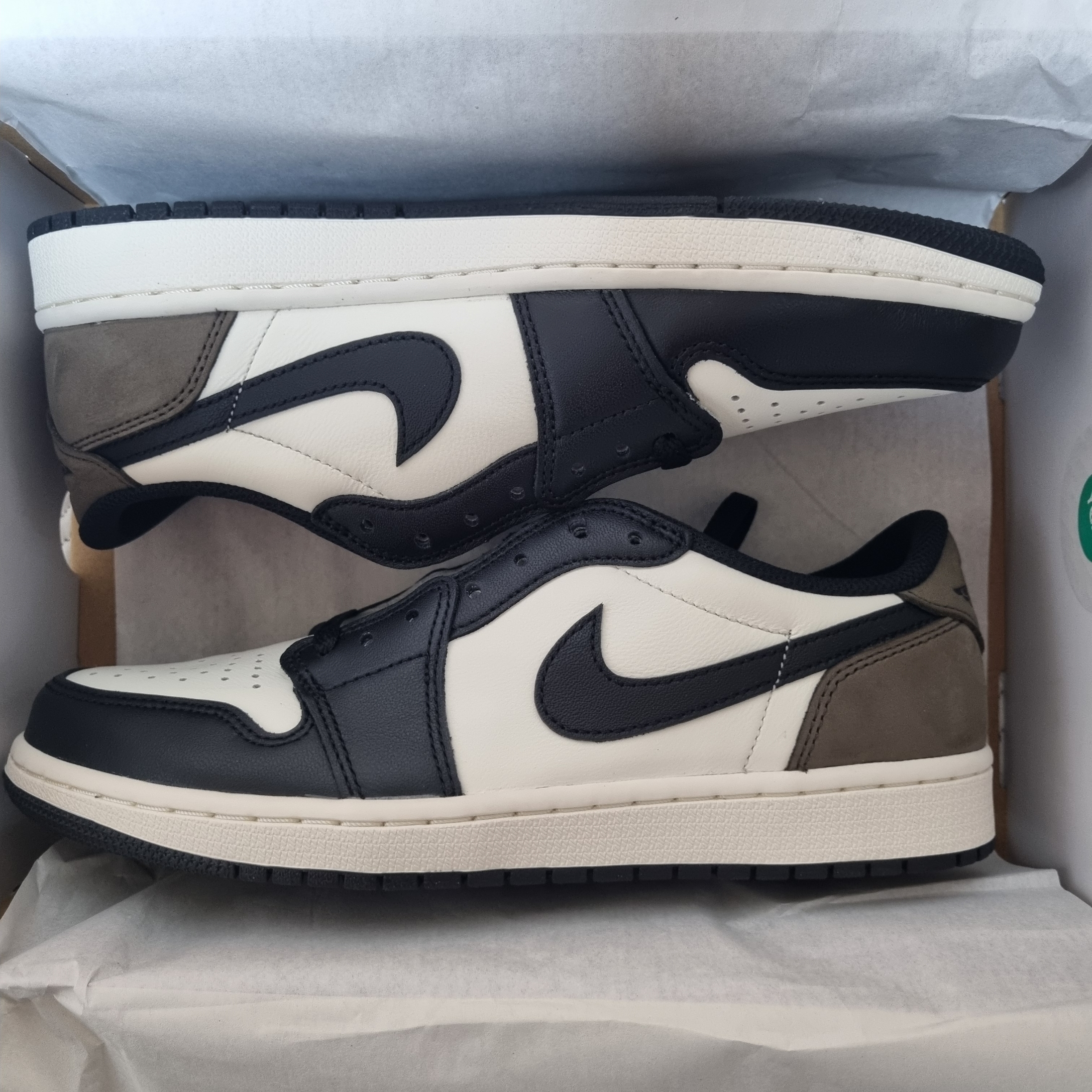 Jordan 1 Retro Low OG Mocha 착용 스타일