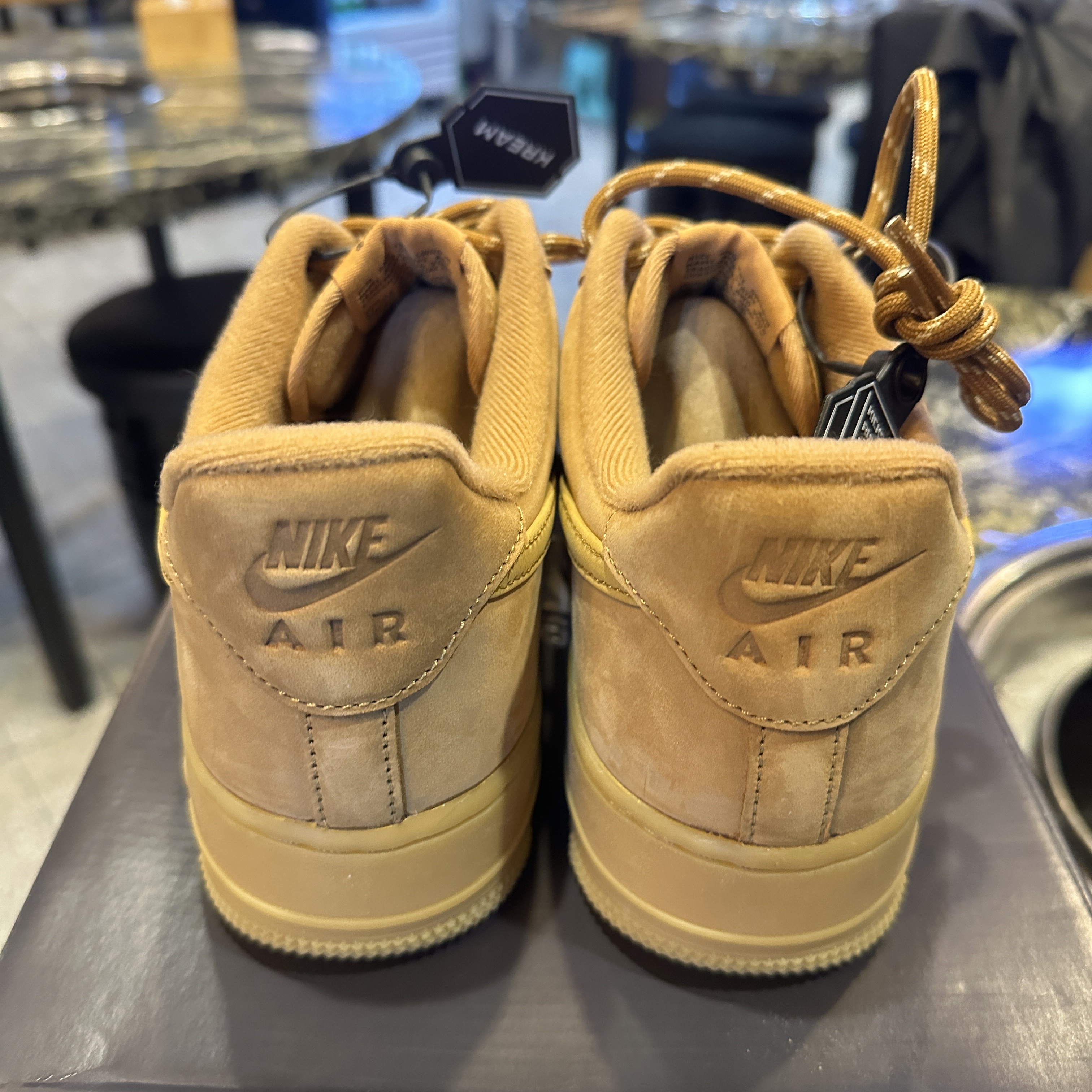 Nike Air Force 1 '07 WB Flax 착용 스타일 - 2