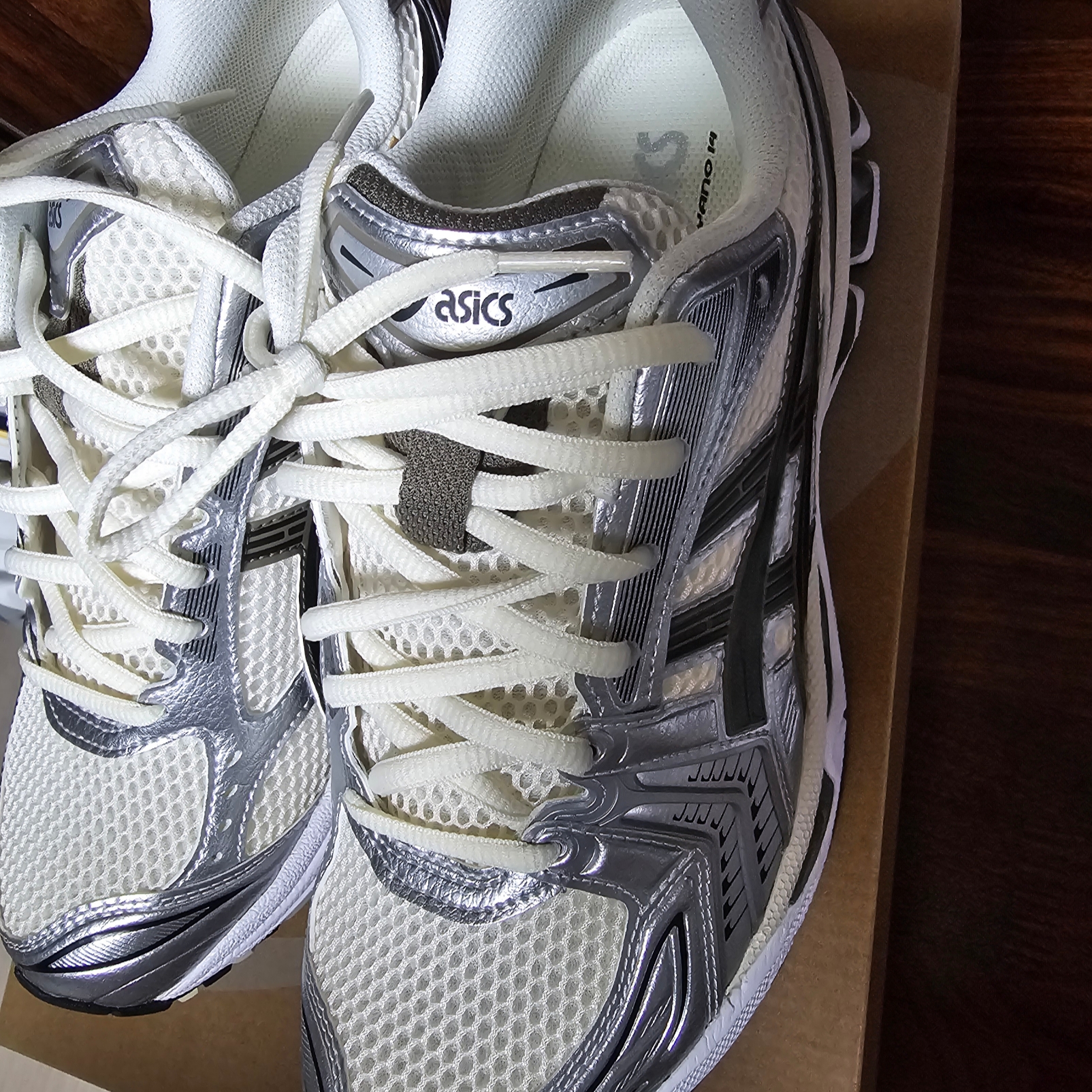 Asics Gel-Kayano 14 Cream Black 착용 스타일