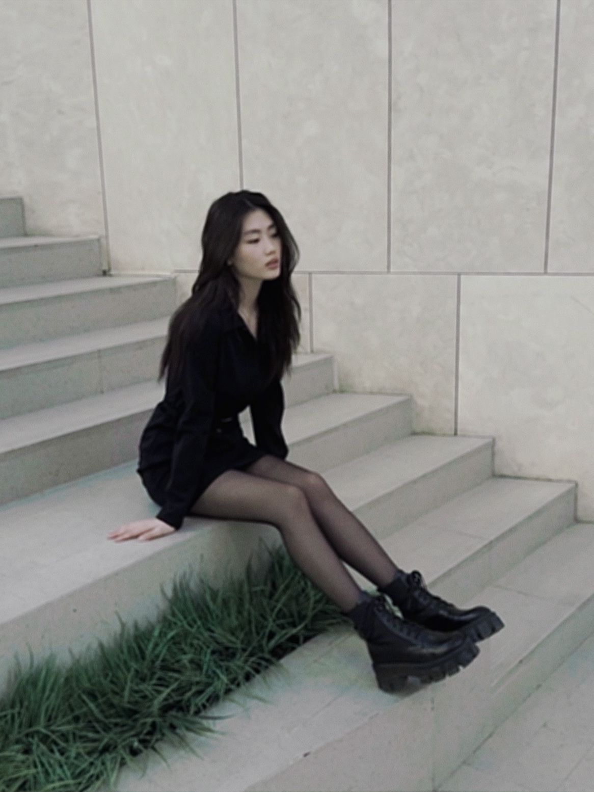 Prada Monolith Brushed Leather and Nylon Boots Black 착용 스타일 - 1