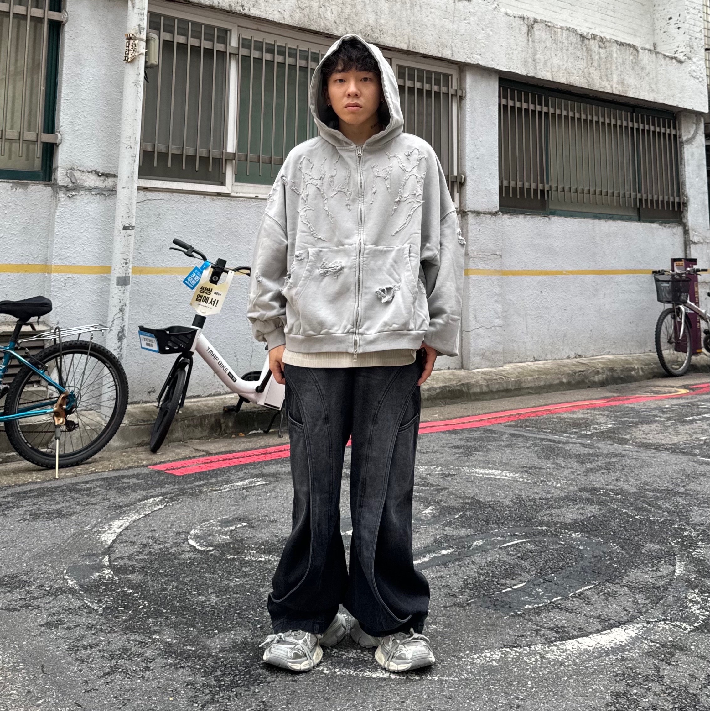Balenciaga 3XL Sneakers Light Beige 착용 스타일 - 2