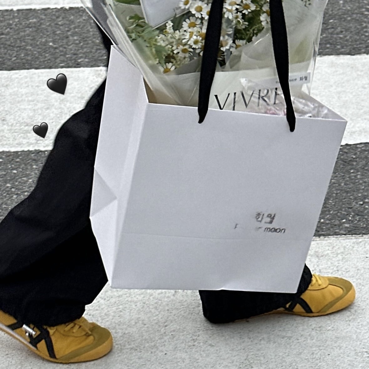 Stussy Basic Stussy LS T-Shirt White, Onitsuka Tiger Mexico 66 Yellow Black 착용 스타일 - 3