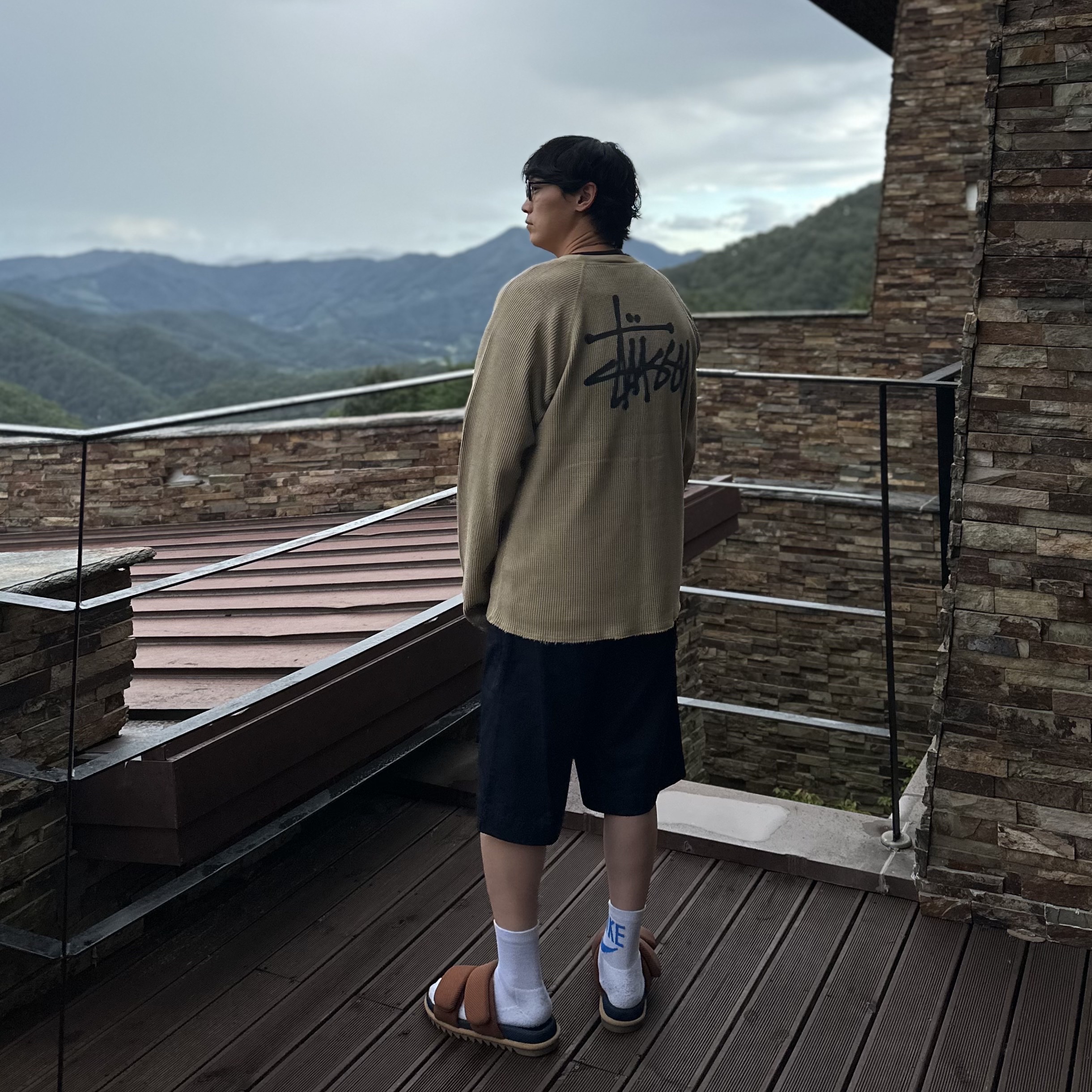 Stussy Raglan Thermal LS Crew Sand 착용 스타일 - 2