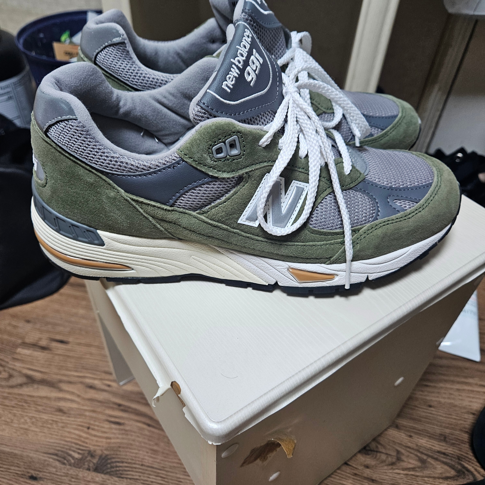 New Balance 991 Made in UK Green Grey 착용 스타일