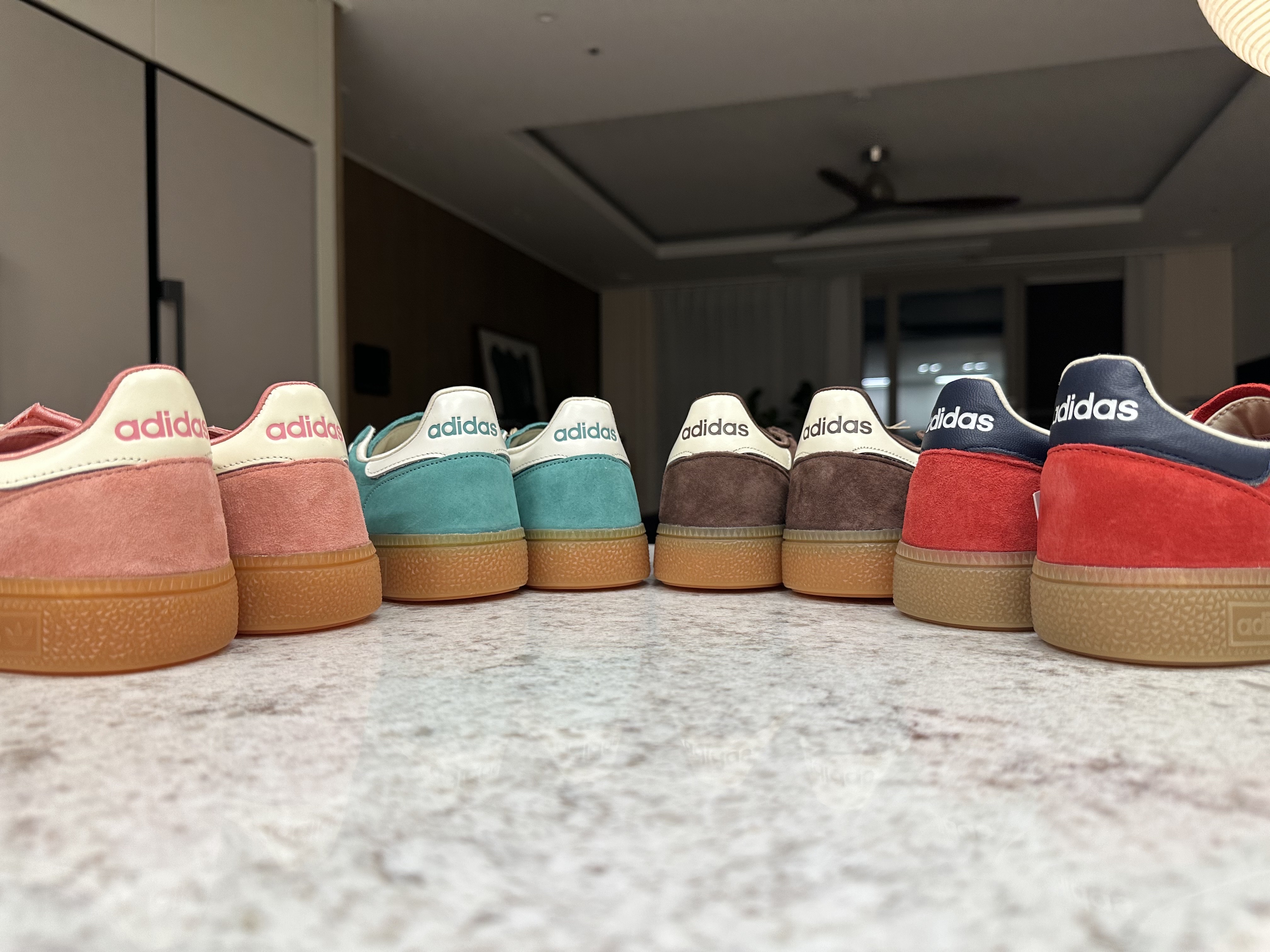 Adidas x Sporty & Rich Spezial Handball Collegiate Red Night Indigo, Adidas x Sporty & Rich Spezial Handball Auburn Cream White 착용 스타일 - 6