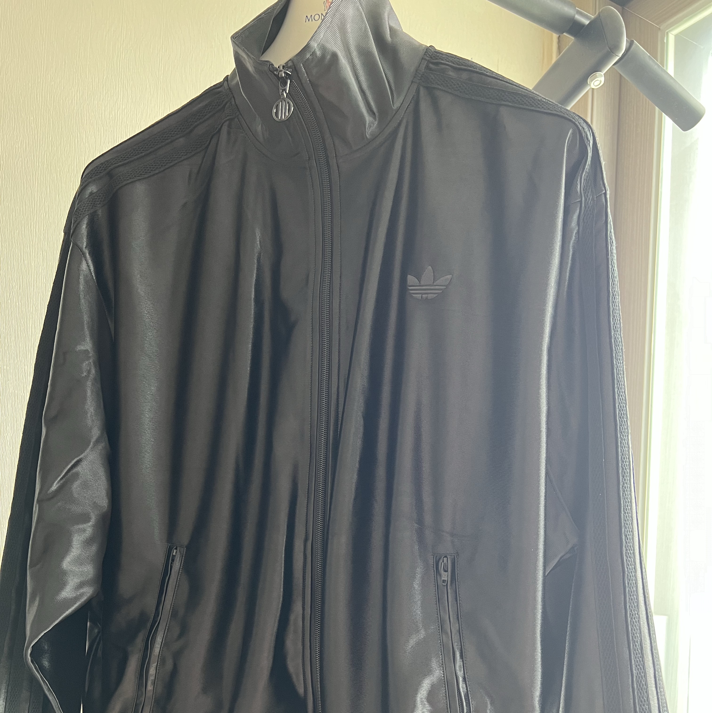 Adidas Q3 Oversized Track Top Black - KR Sizing 착용 스타일 - 1