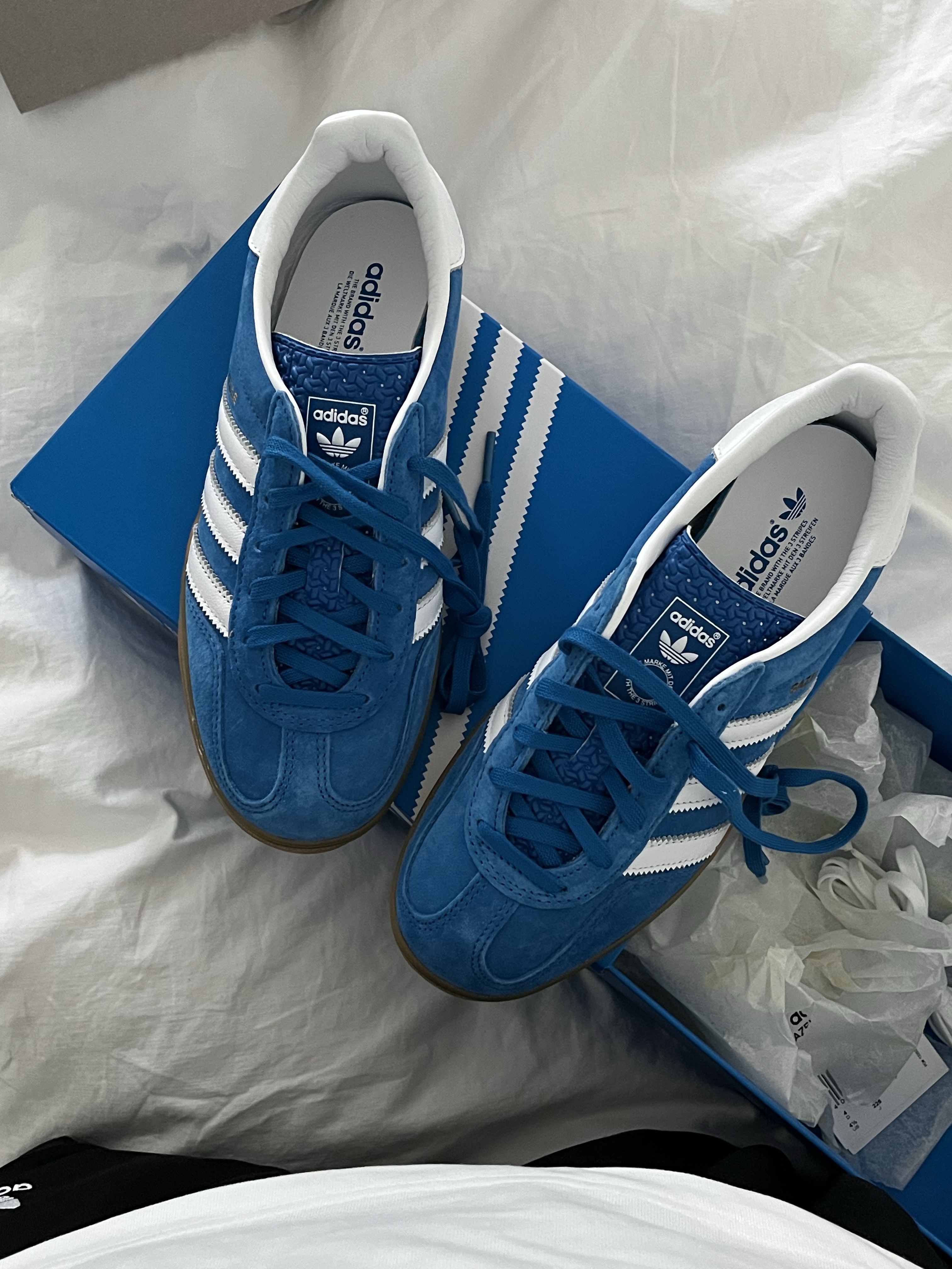 Adidas Gazelle Indoor Blue Bird 착용 스타일