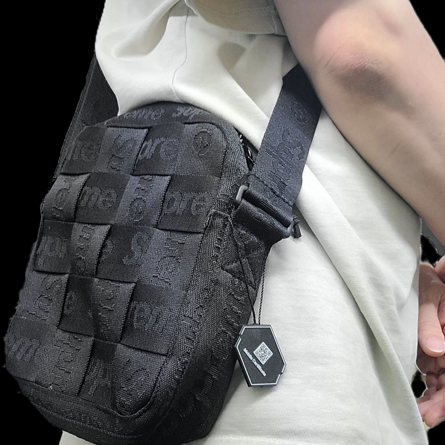 Supreme Woven Shoulder Bag Black - 23SS 착용 스타일 - 1