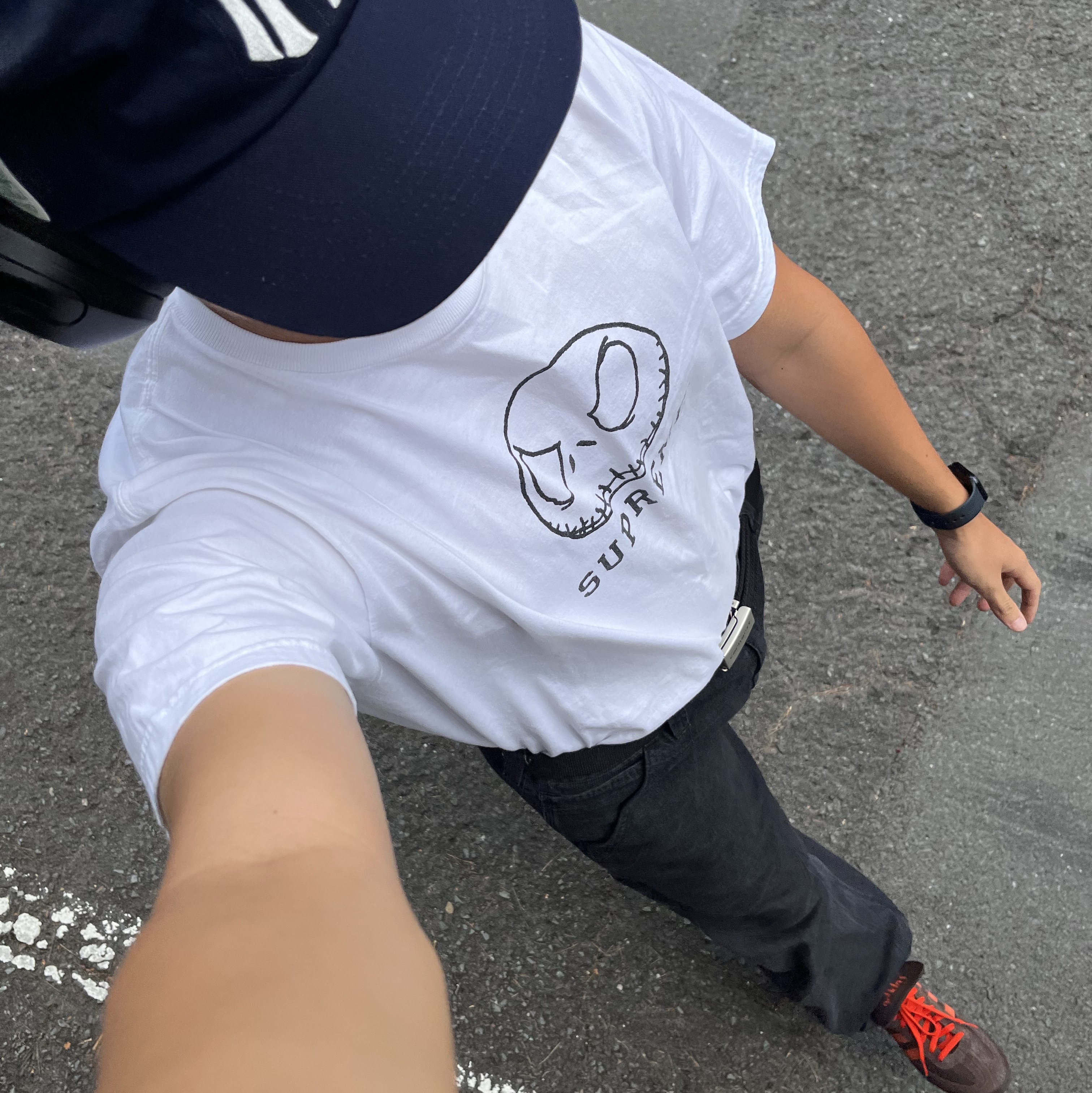 Supreme Skeleton T-Shirt White - 23FW, Carhartt WIP Smith Denim Single Knee Pants Black Stone Washed 착용 스타일