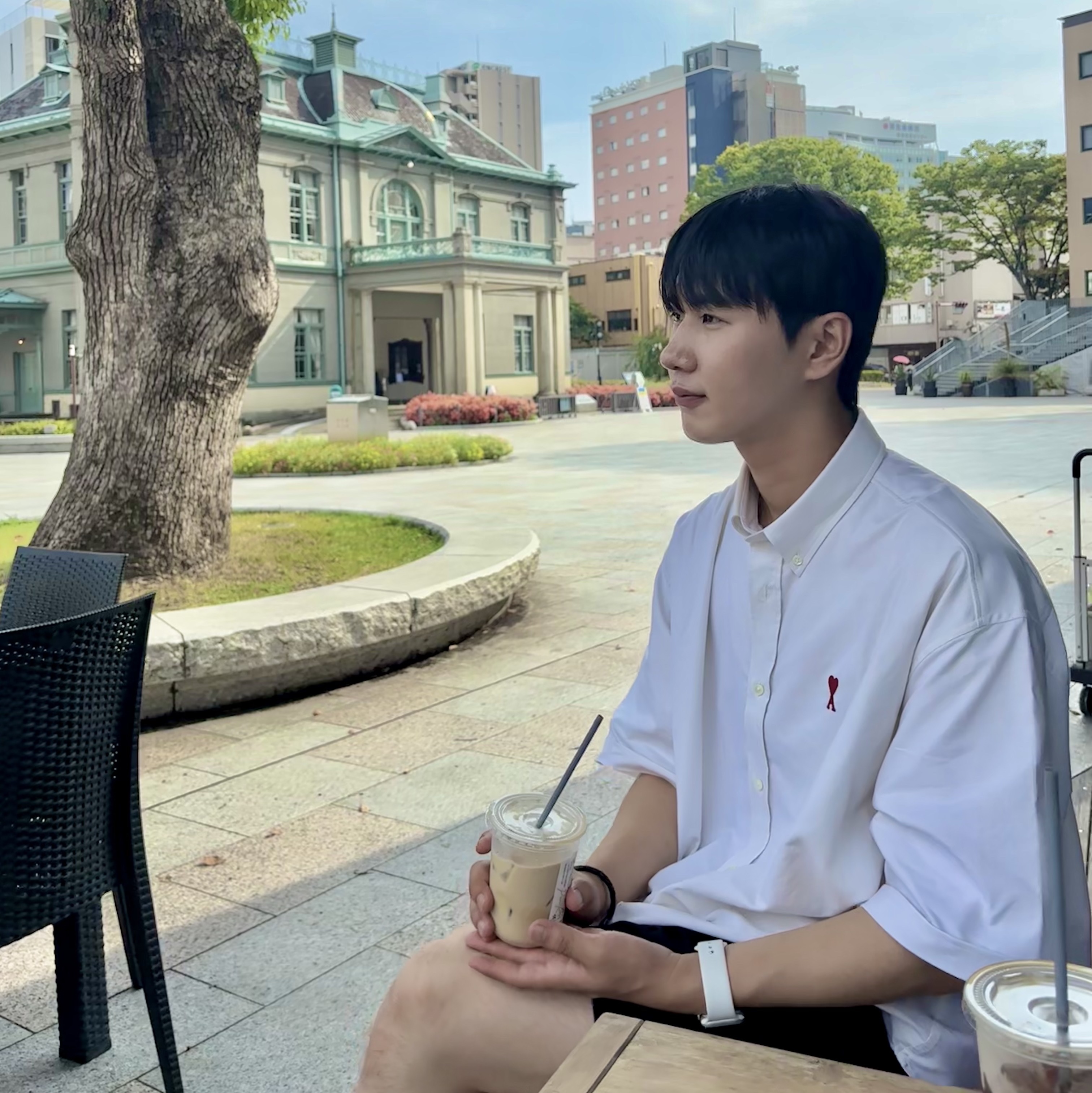 AMI de Coeur Cotton Oxford Boxy Fit Button Down Short Sleeve Shirt Chalk 착용 스타일 - 2