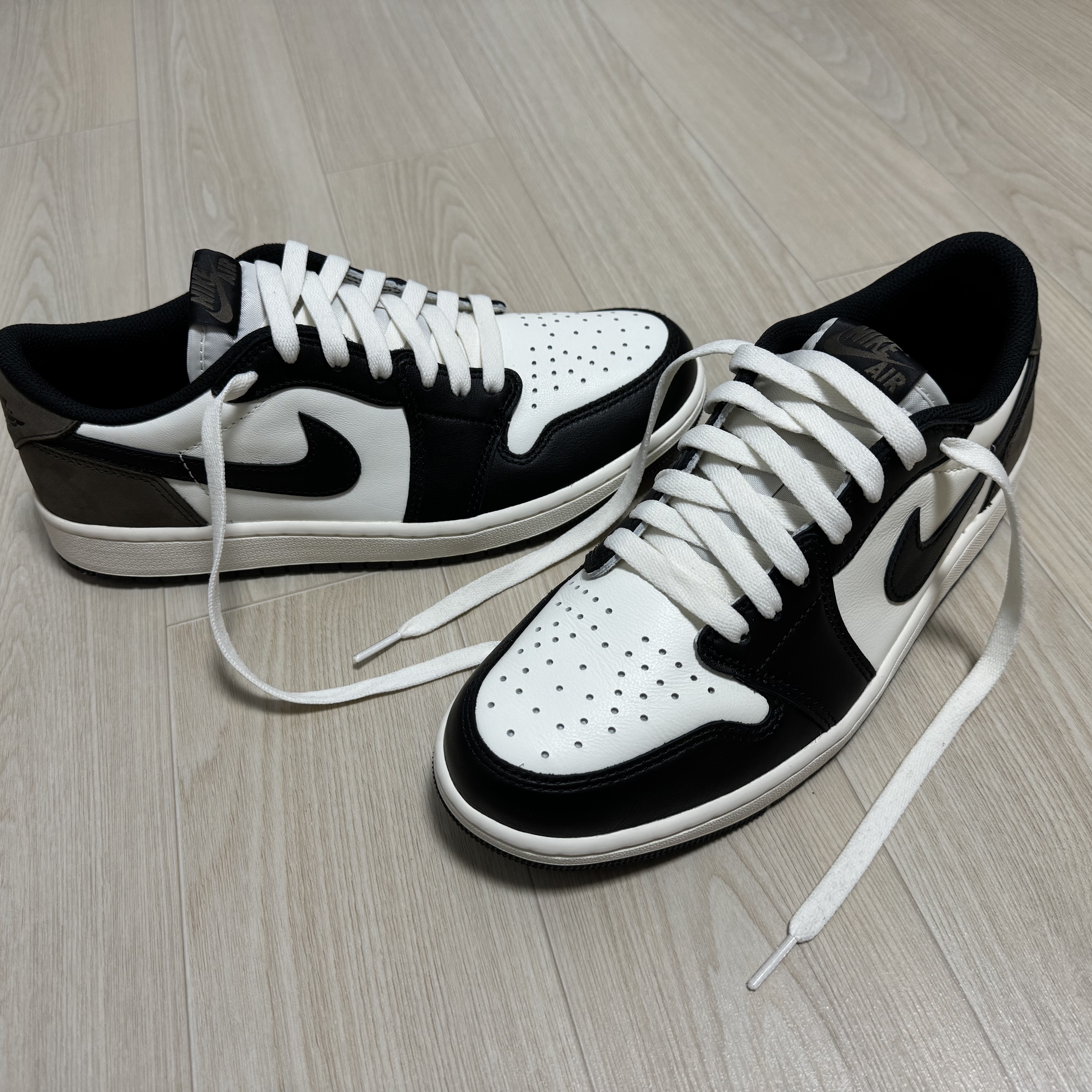 Jordan 1 Retro Low OG Mocha 착용 스타일