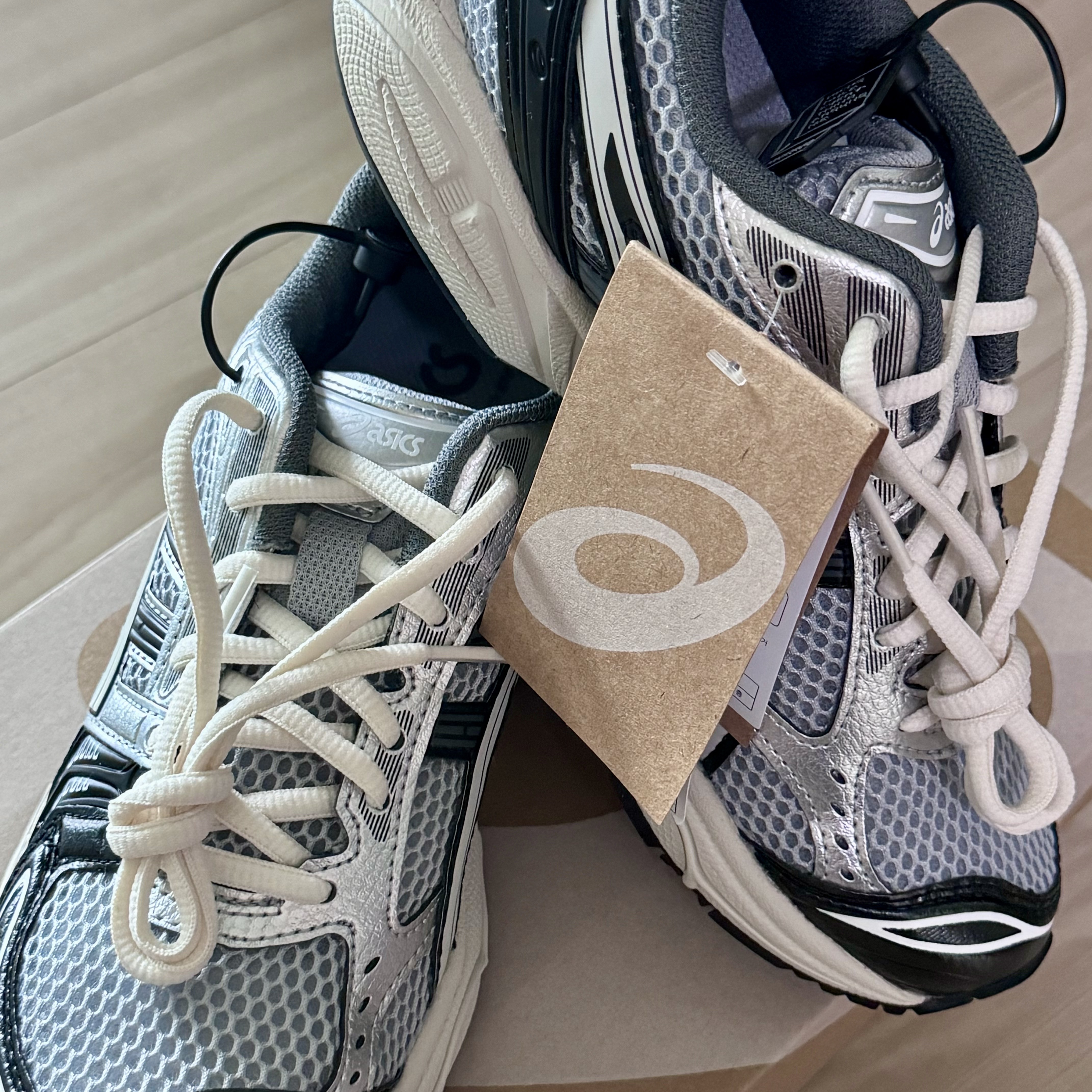 Asics Gel-Kayano 14 Black Glacier Grey 착용 스타일