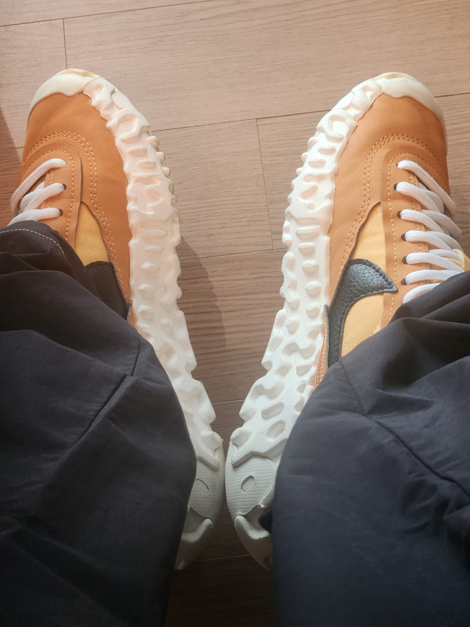 Nike Overbreak Hot Curry 착용 스타일 - 1