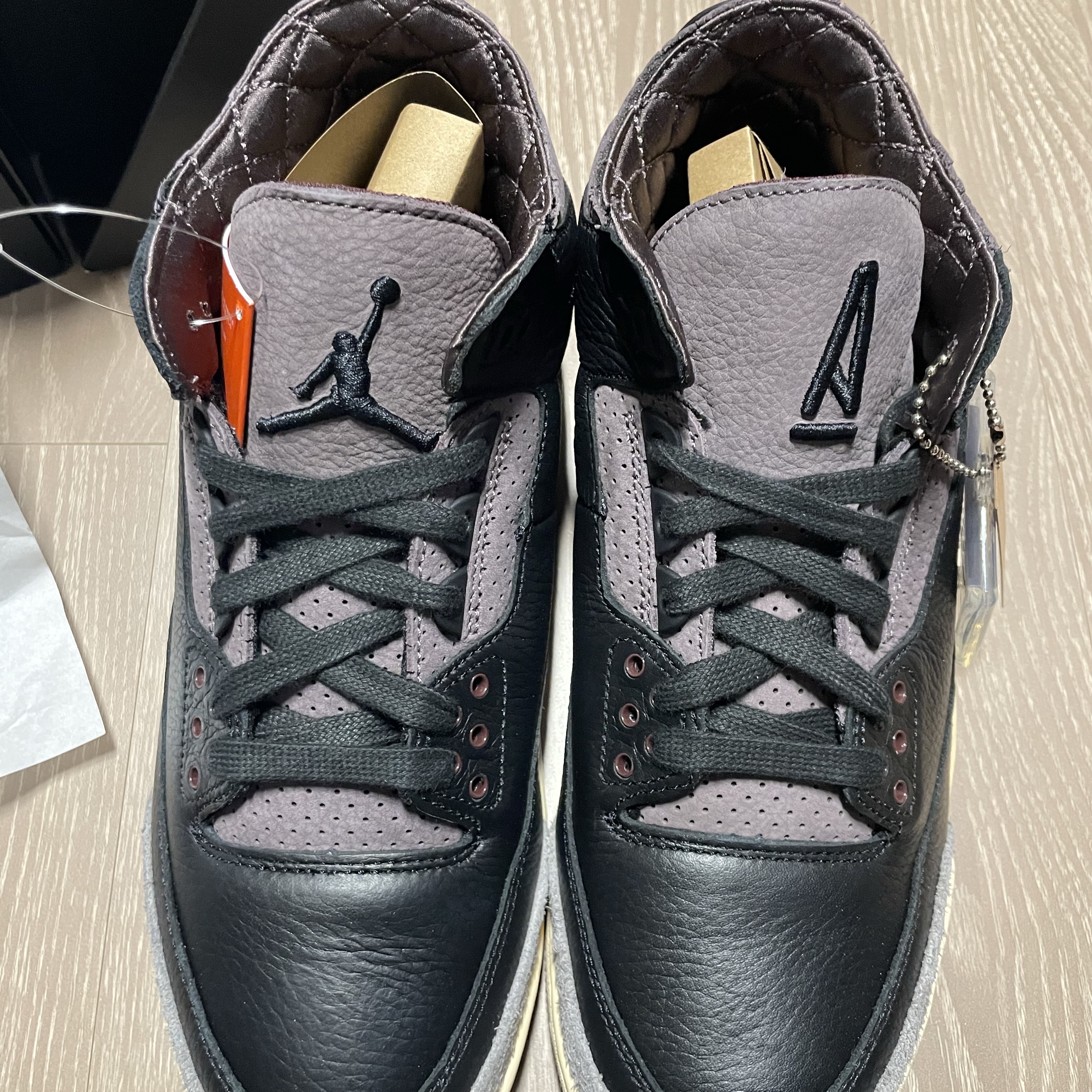 (W) Jordan 3 x A Ma Maniere Retro OG SP Black and Flat Pewter 착용 스타일 - 3