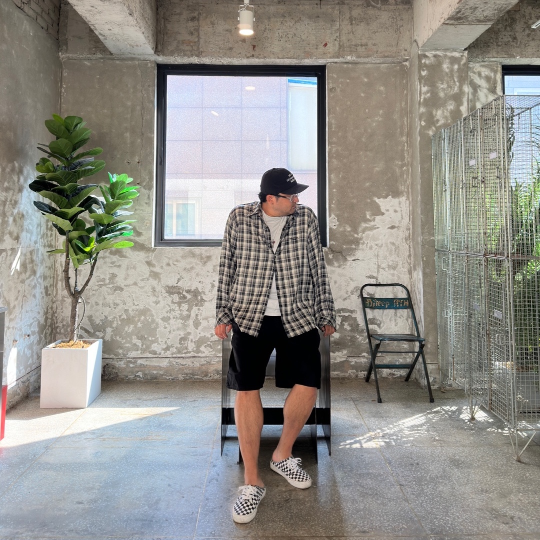 Undermycar Mu.32 Anti Fxxking Logo Play Basic Long Sleeve Check Shirts Black Gray, Stussy Denim Big OL' Shorts Washed Black 착용 스타일 - 2
