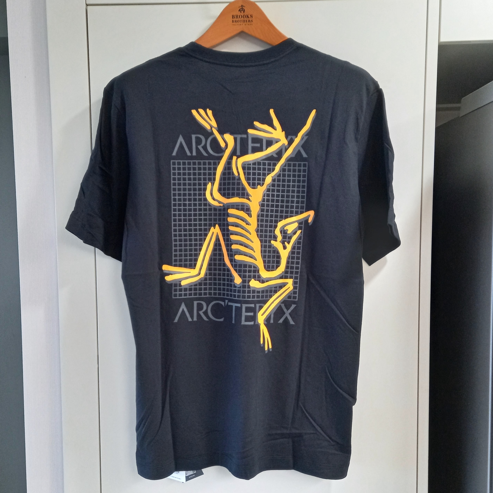 Arc'teryx Arc'Multi Bird Logo SS T-Shirt Black 착용 스타일 - 1